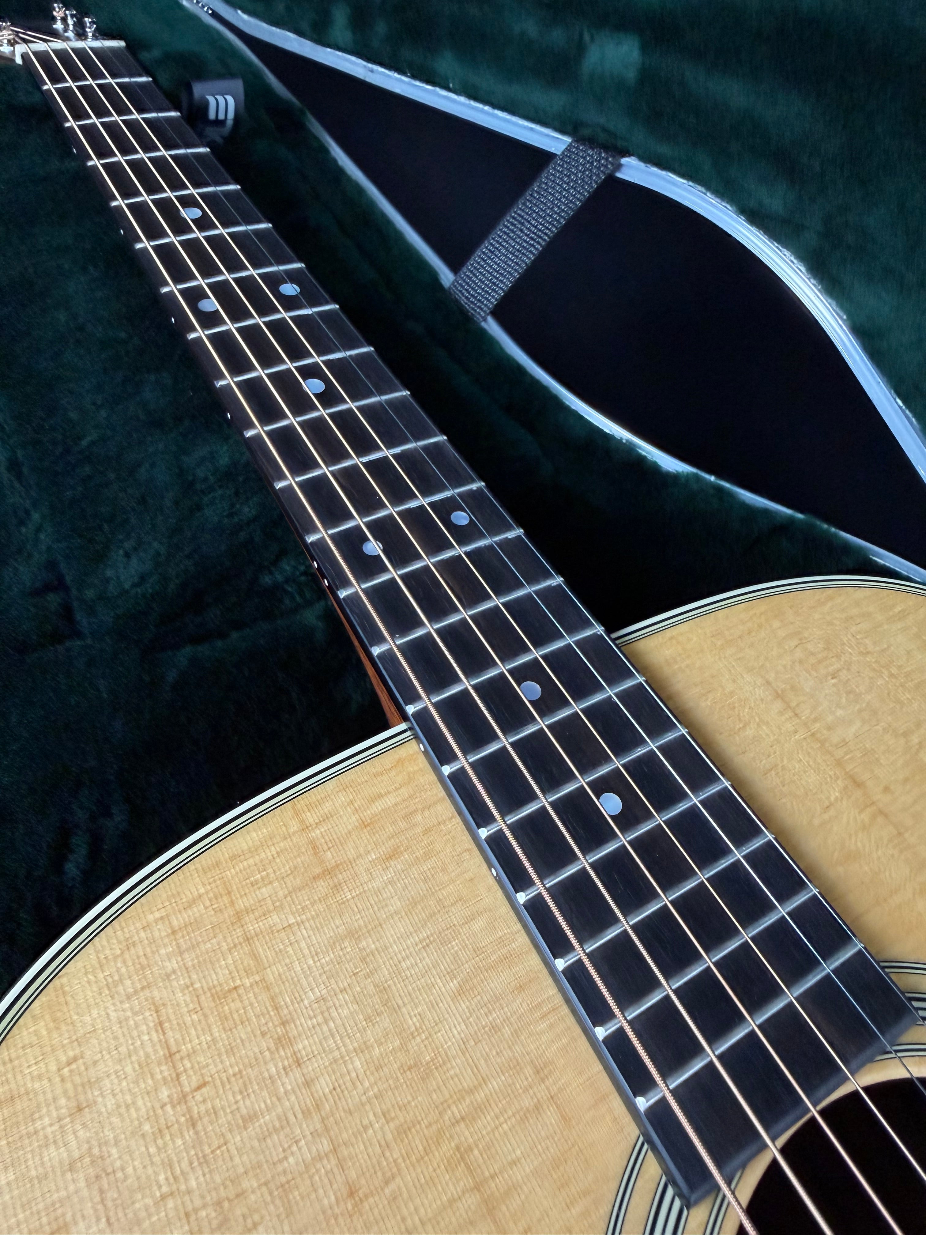 Martin D-28 Standard w/ Hard Case Gloss Natural (2026)