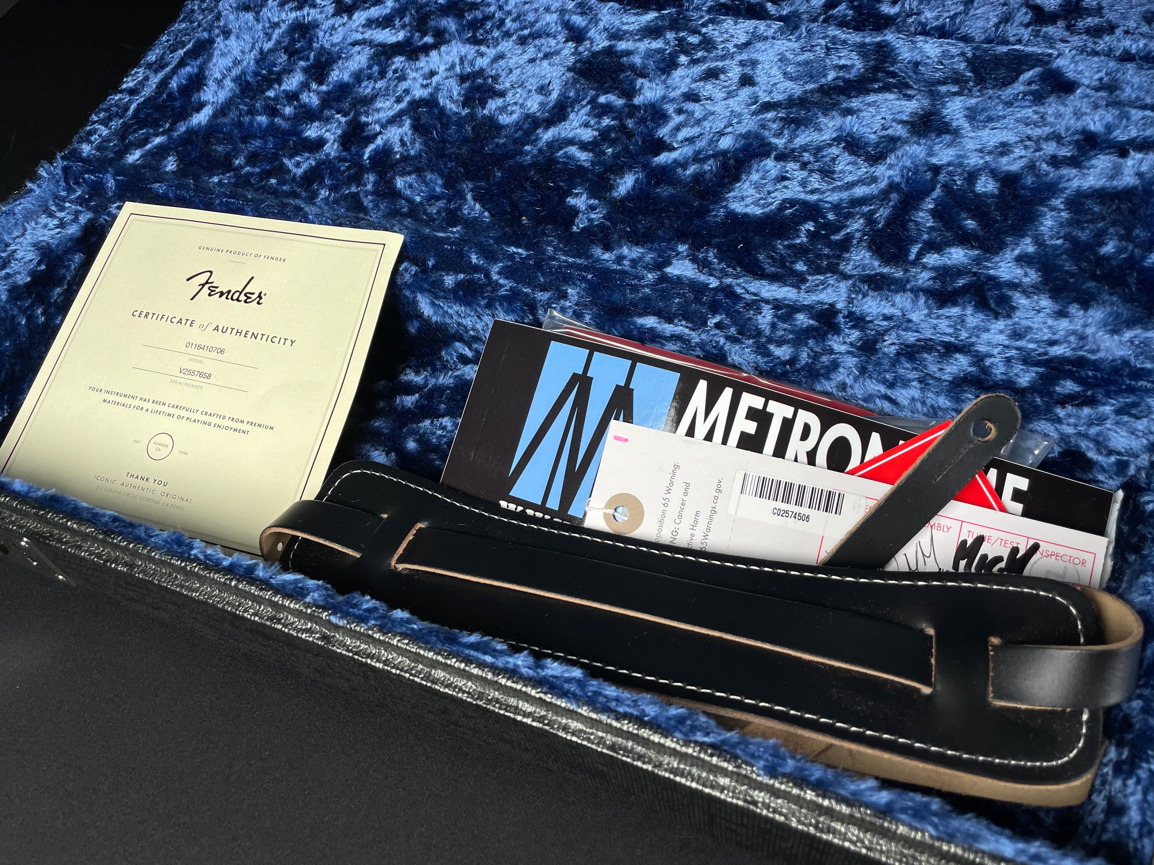 Fender Limited Edition Johnny Marr Signature Special Jaguar, Rosewood - Black - Metronome Music Inc.