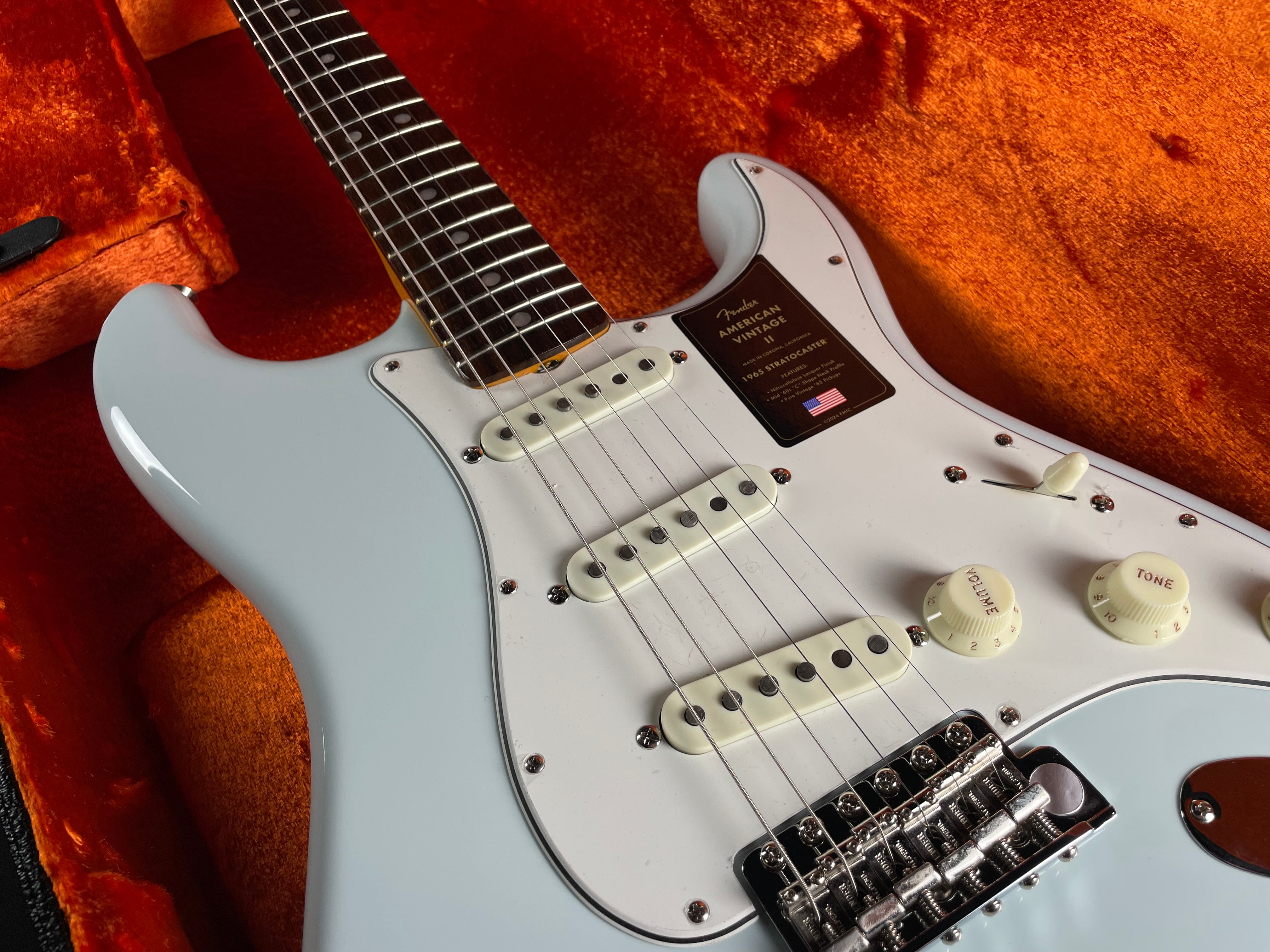 Fender American Vintage II 1965 Stratocaster Rosewood - Sonic Blue - Metronome Music Inc.