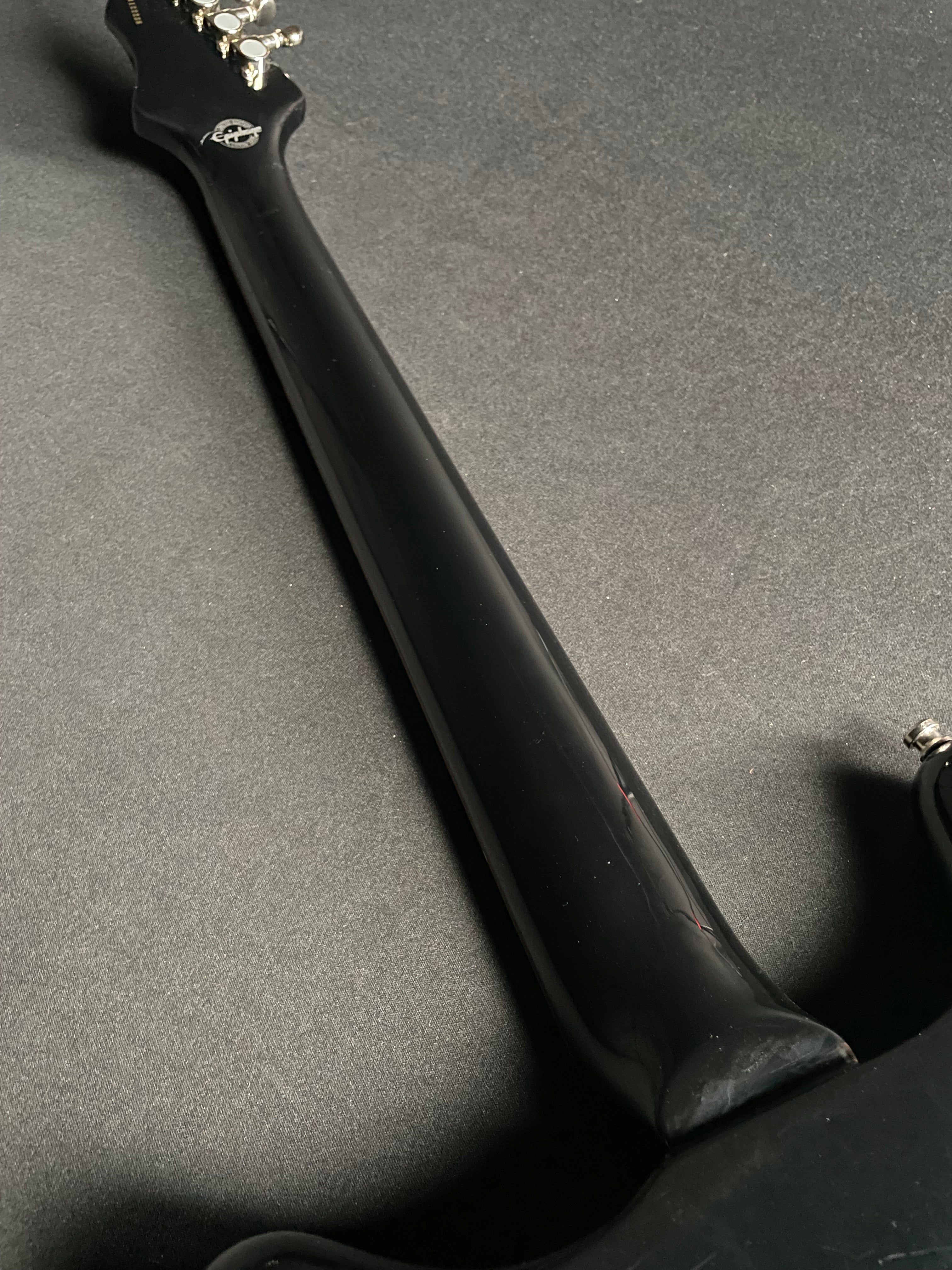 Epiphone Wilshire Pro - Black (2010) - Metronome Music Inc.