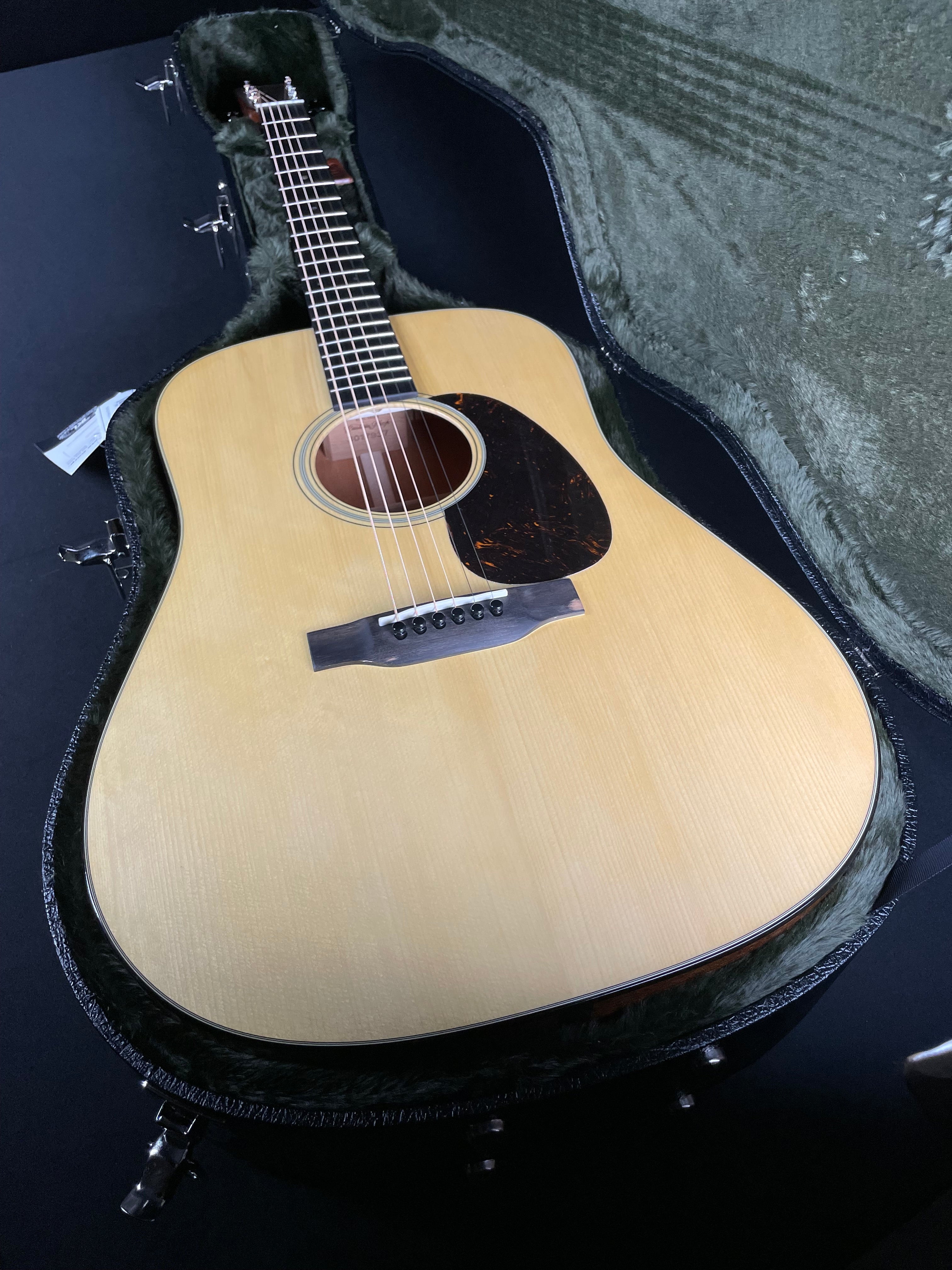 Martin D18ギター ハードケース付き Martin Custom Shop D-18 w/Hardshell Case - Natural (2025)