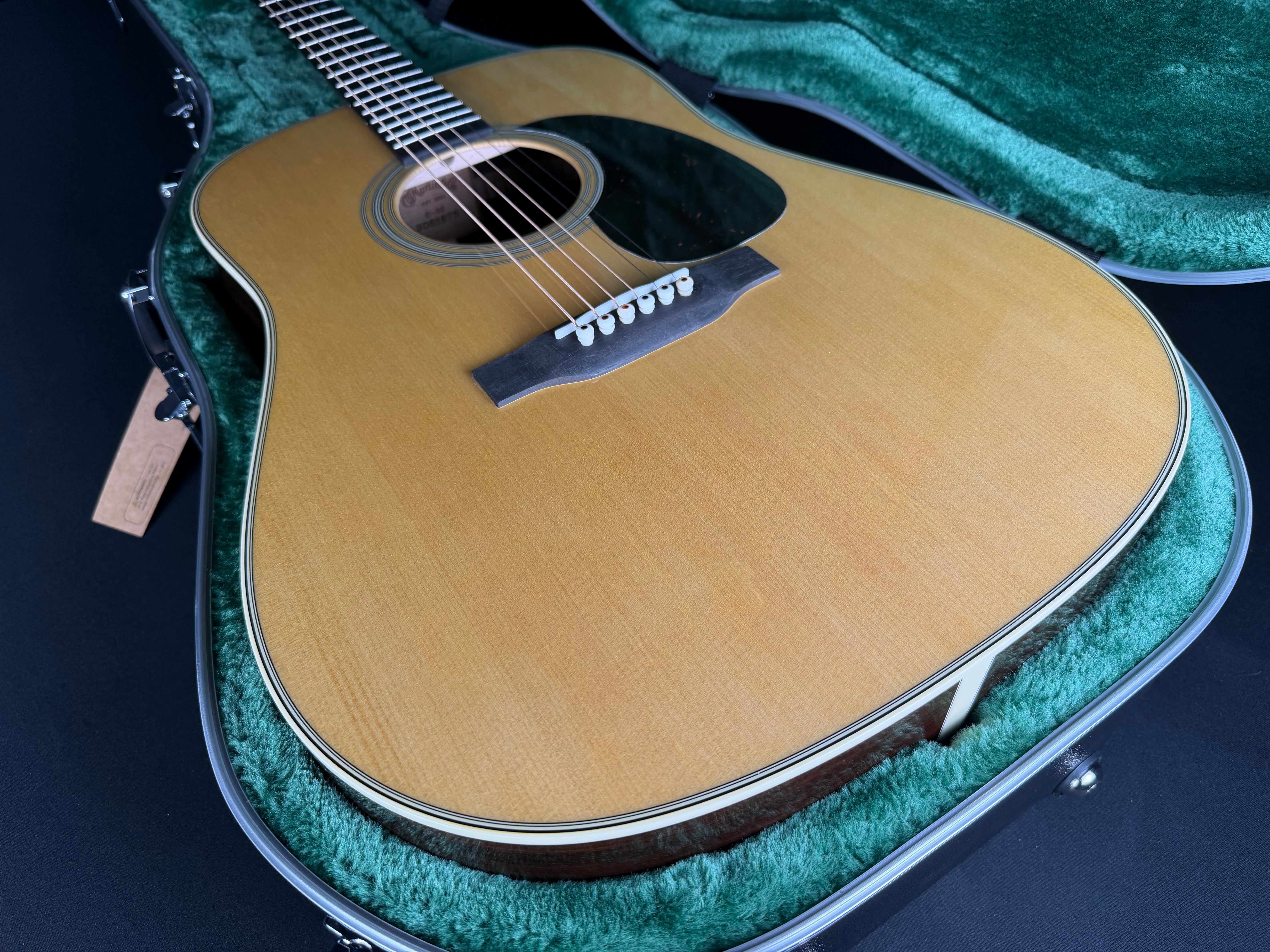 Martin D-28 Standard w/Hardshell Case - Gloss Natural - Metronome Music Inc.