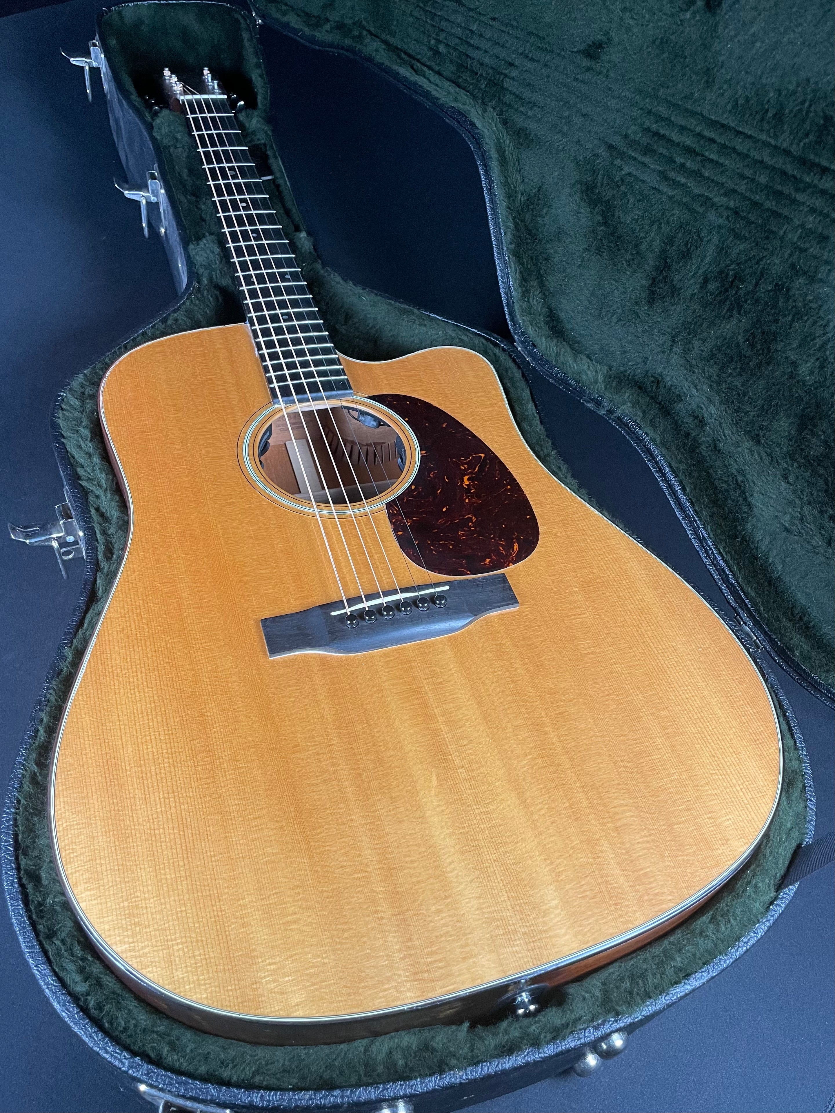 Martin DC-18E Standard w/OHSC - Natural (2016)