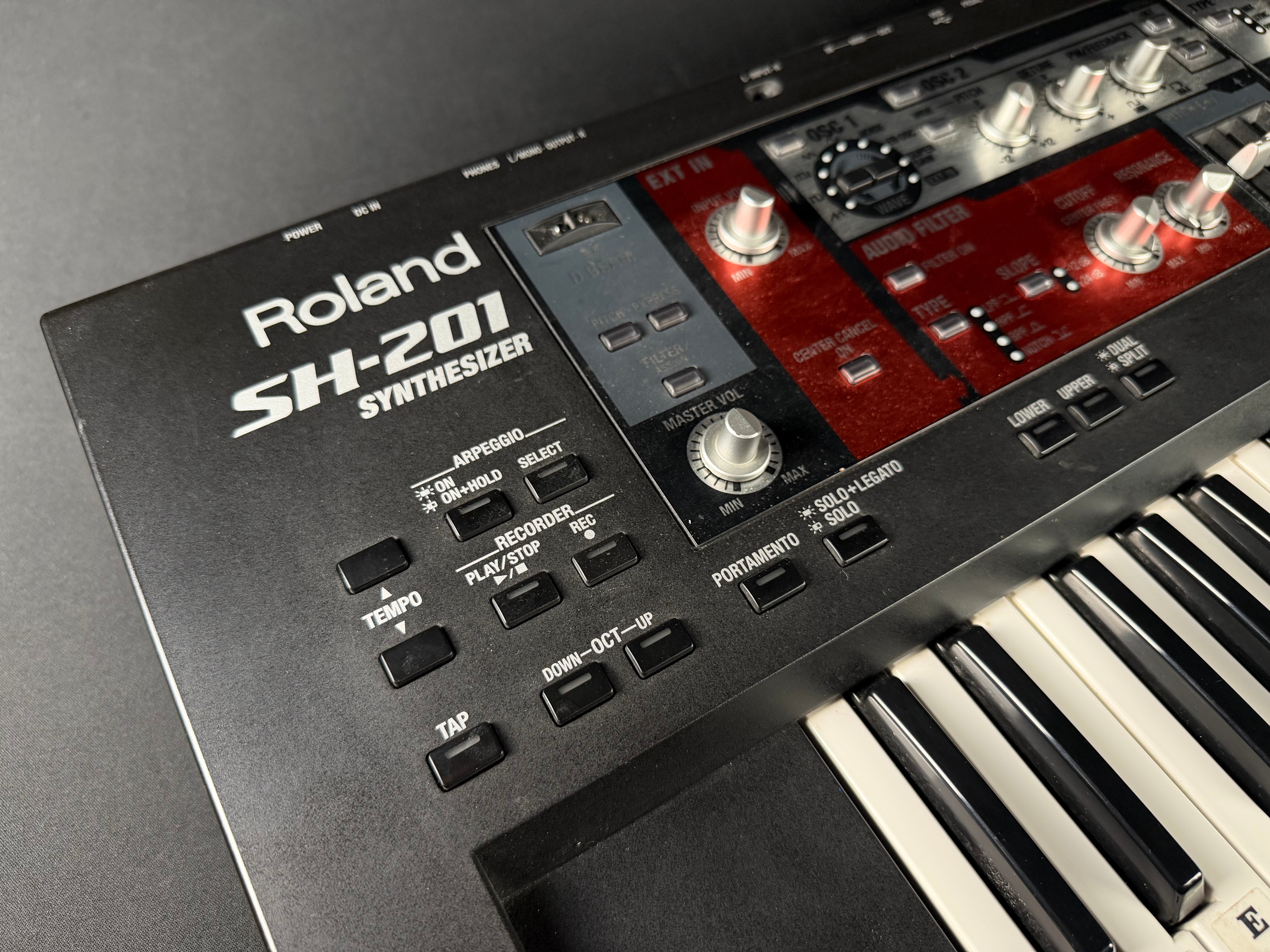 Roland SH-201 Synthesizer w/ Carrying Bag