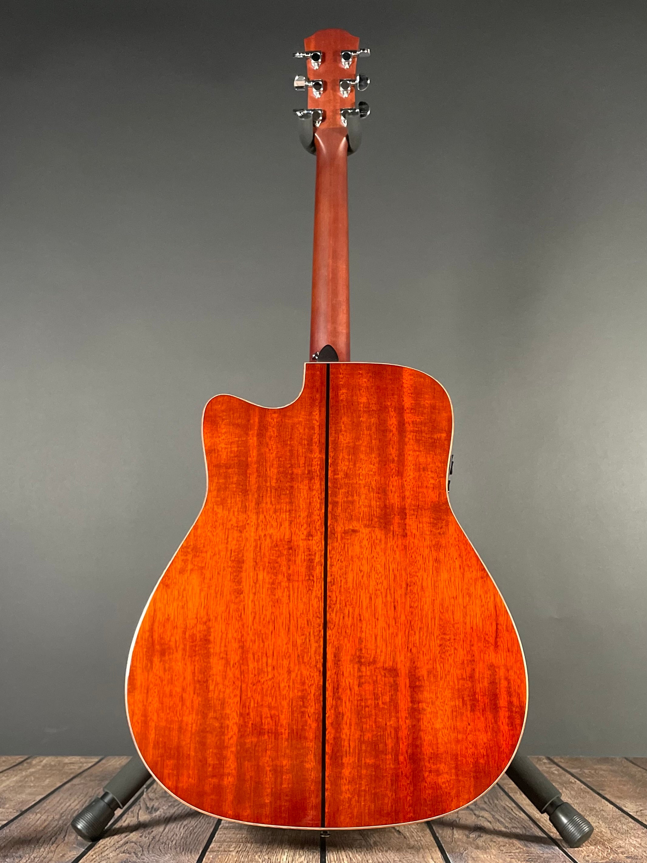 Yamaha A3M Mahogany Western Cutaway, All-Solid - Vintage - Metronome Music Inc.