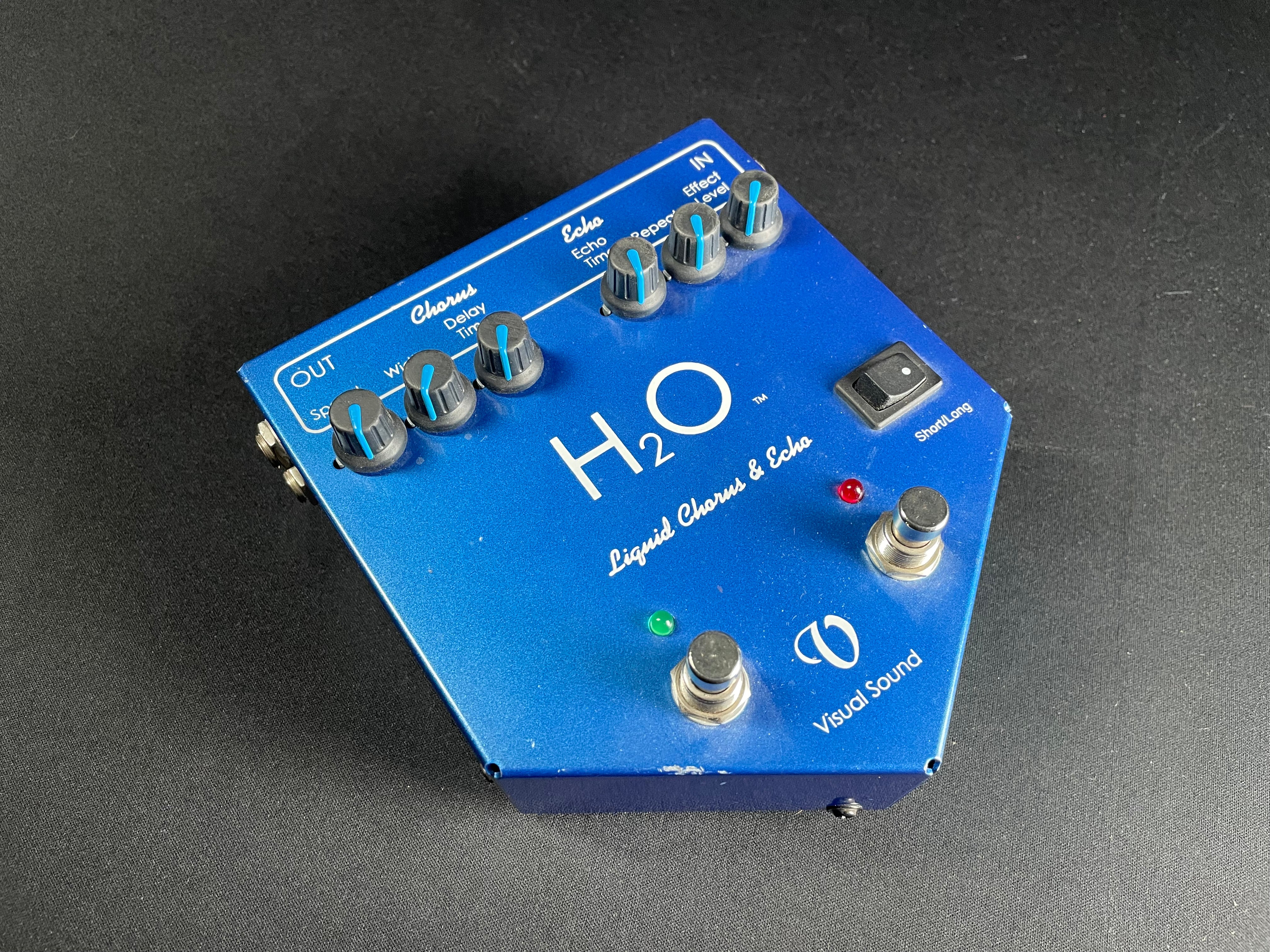 Visual Sound H2O Chorus and Echo - Metronome Music Inc.