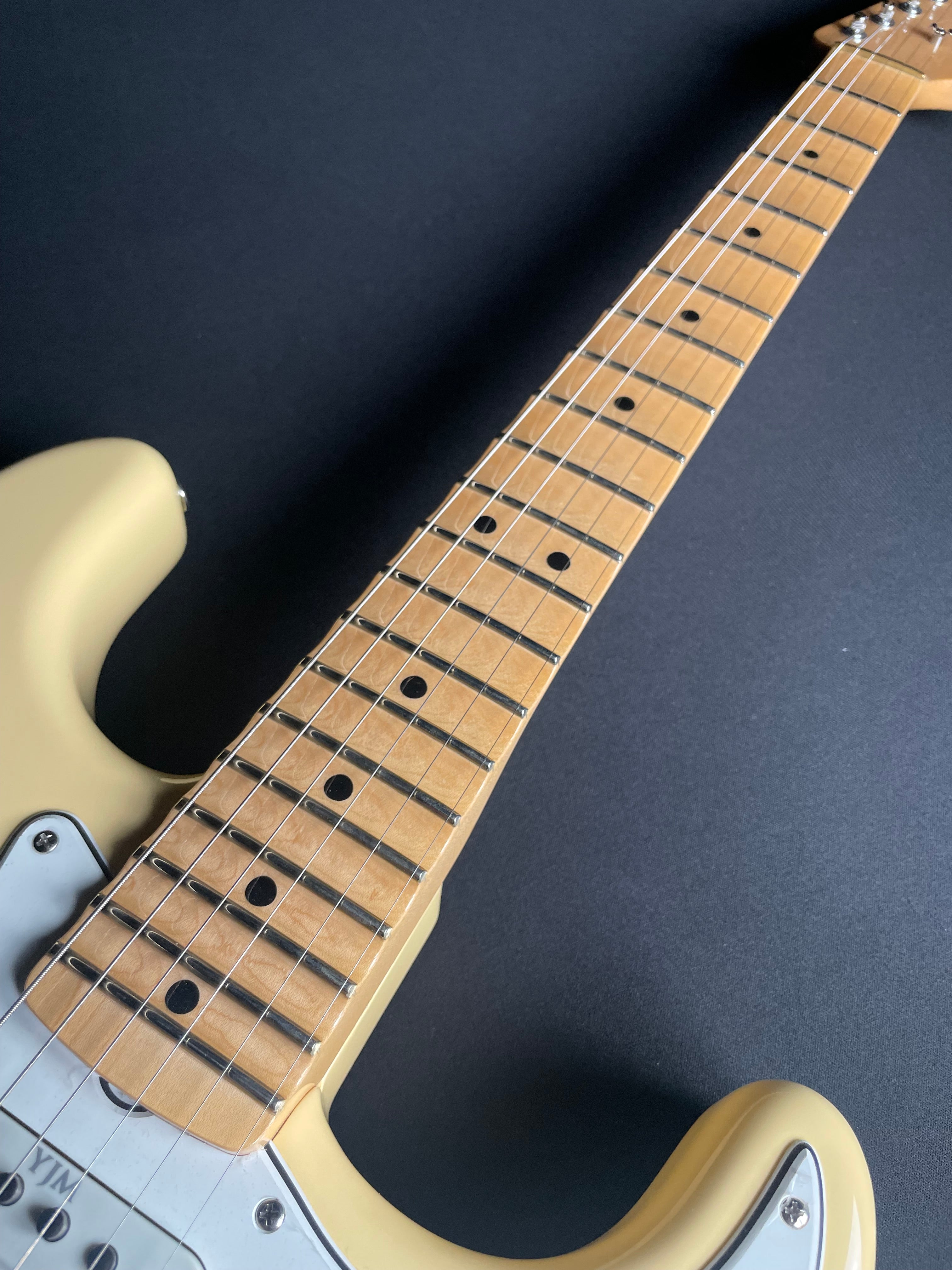 Fender Custom Shop Yngwie Malmsteen Signature, Scalloped - Vintage White - Metronome Music Inc.