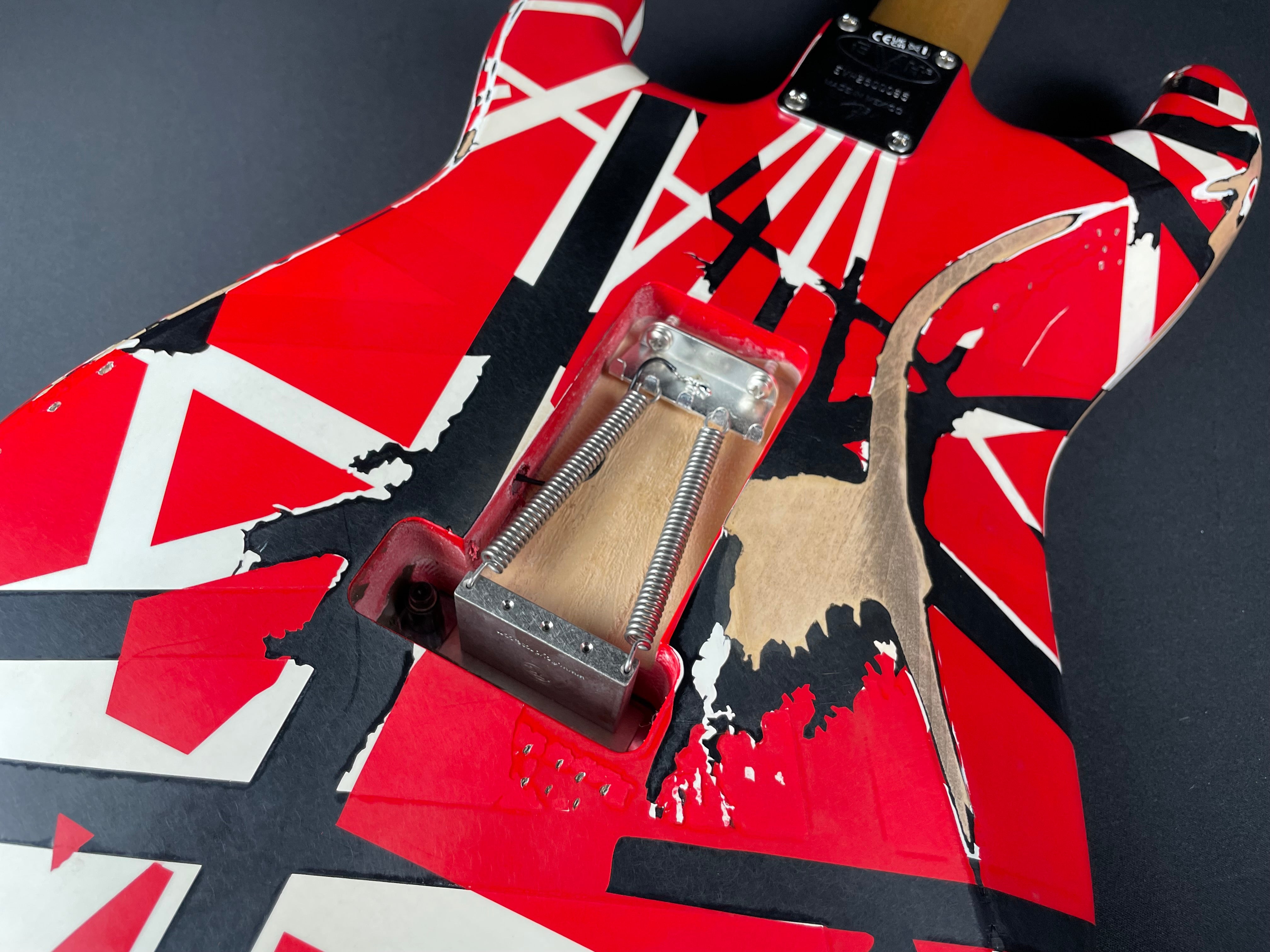 EVH Striped Series Frankenstein Relic - Red/Black/White - Metronome Music Inc.