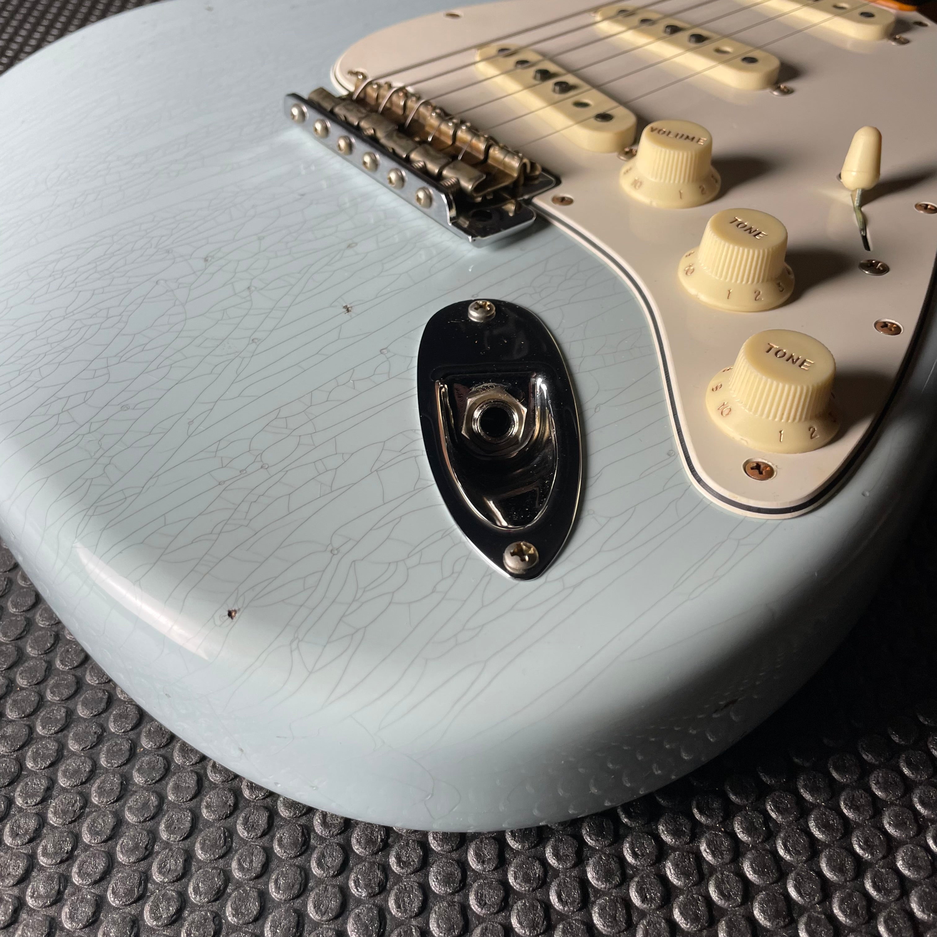 Fender Custom Shop LTD 1964 Stratocaster, Journeyman- Aged Sonic Blue - Metronome Music Inc.
