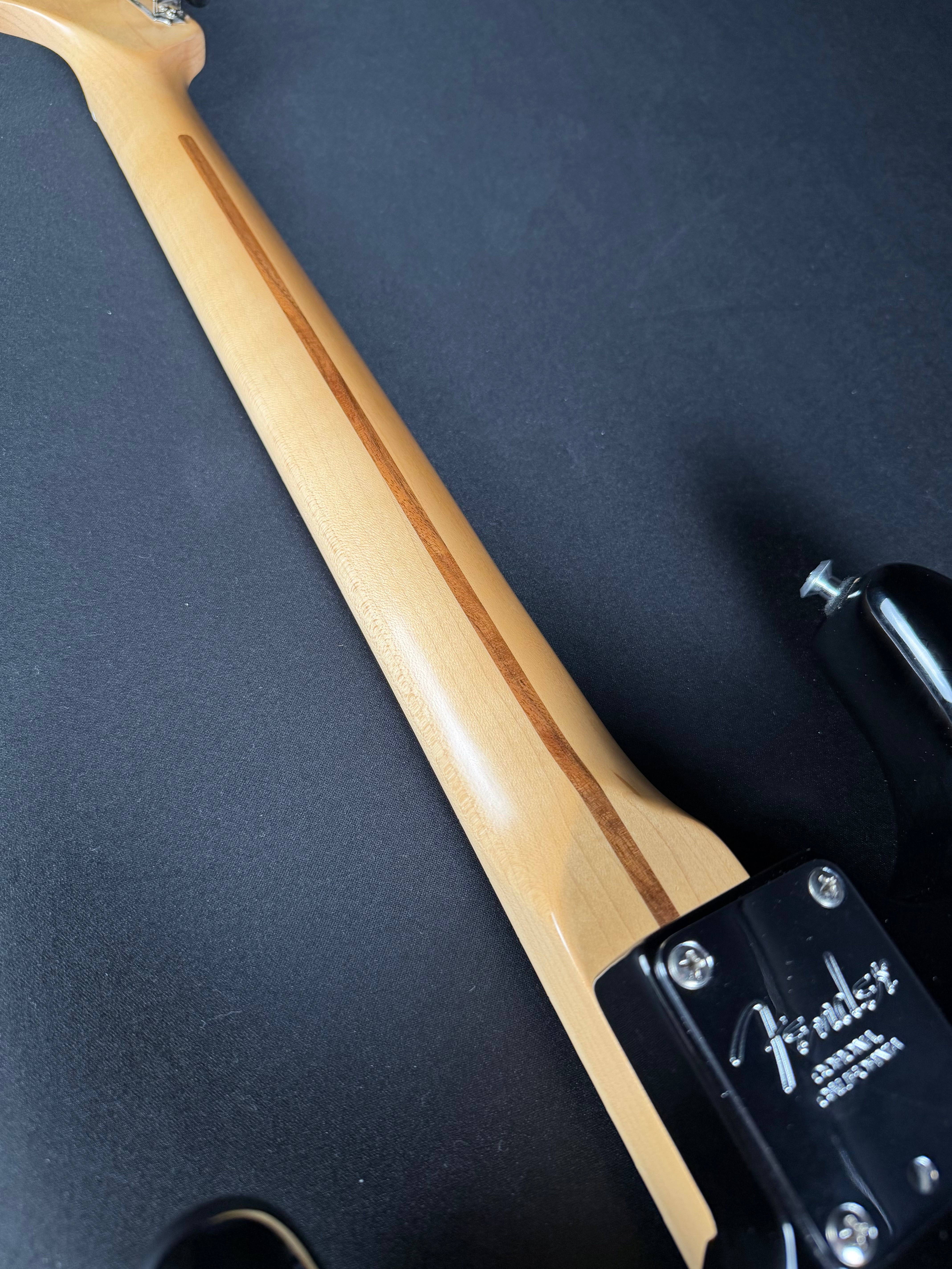 Fender Eric Clapton Stratocaster, Maple Fingerboard Black (2017) - Metronome Music Inc.