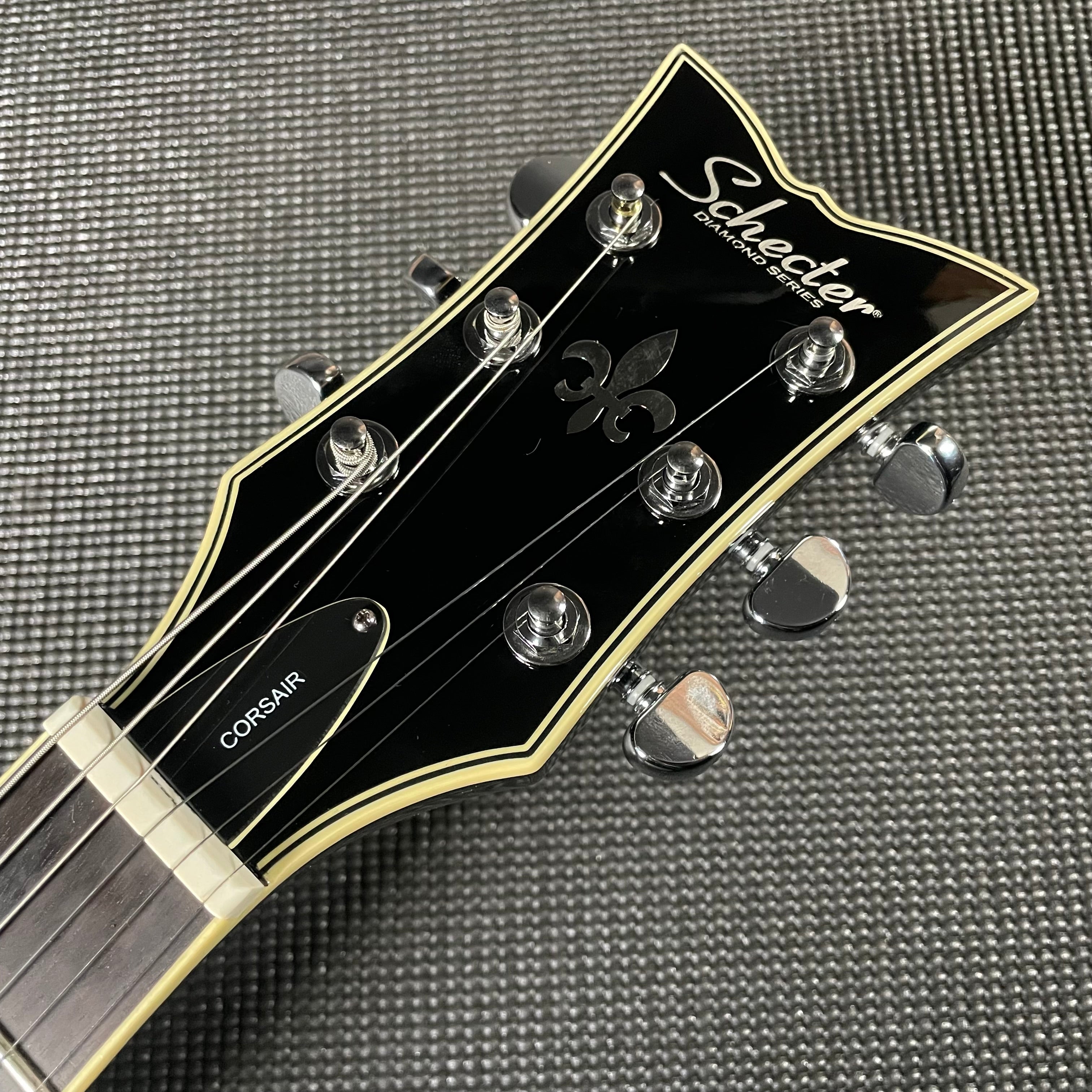 Schecter Diamond Series Corsair w/HSC - Gloss Black (2021) - Metronome Music Inc.