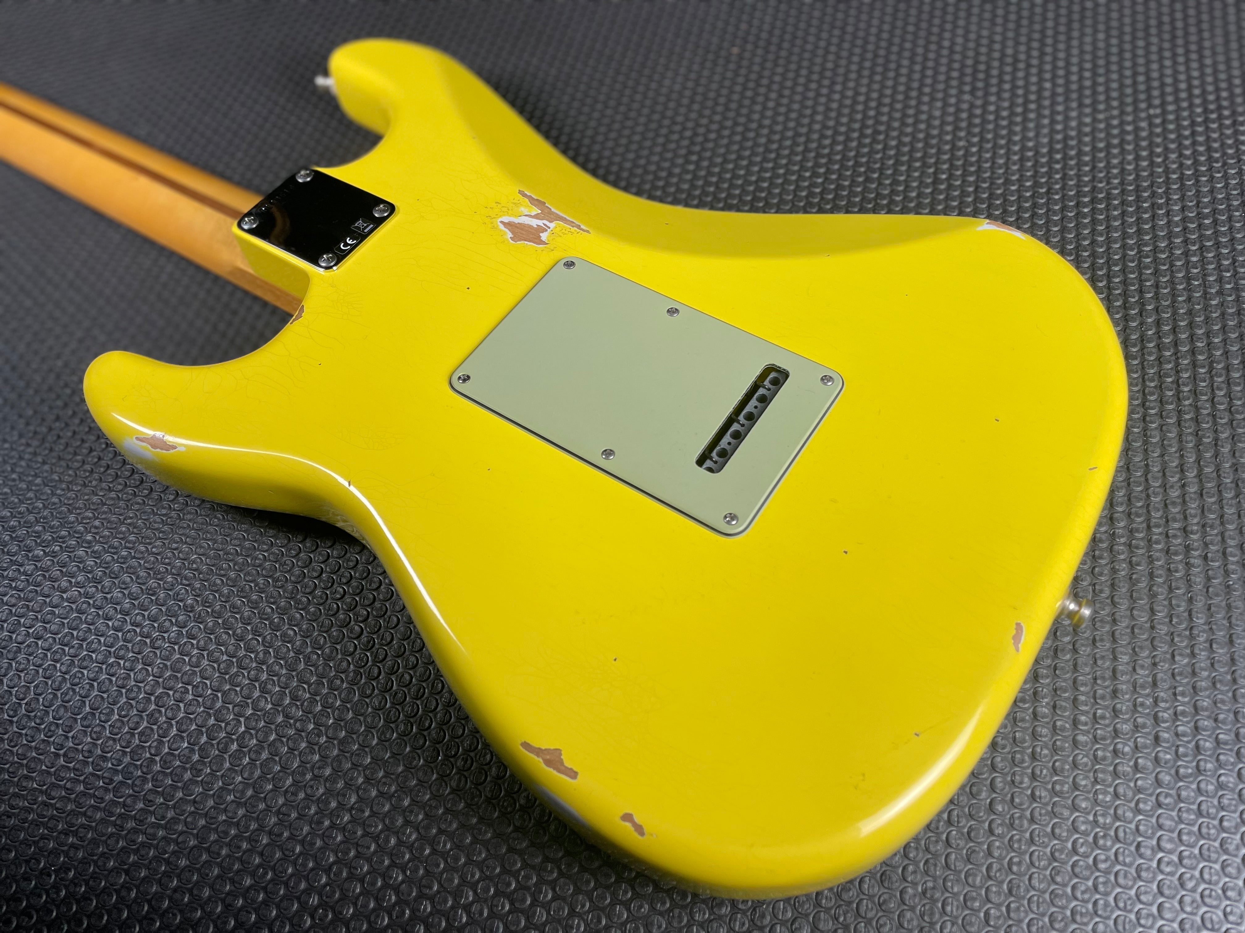 Fender Custom Shop Custom Deluxe Stratocaster HB S-1 - Graffiti Yellow - Metronome Music Inc.