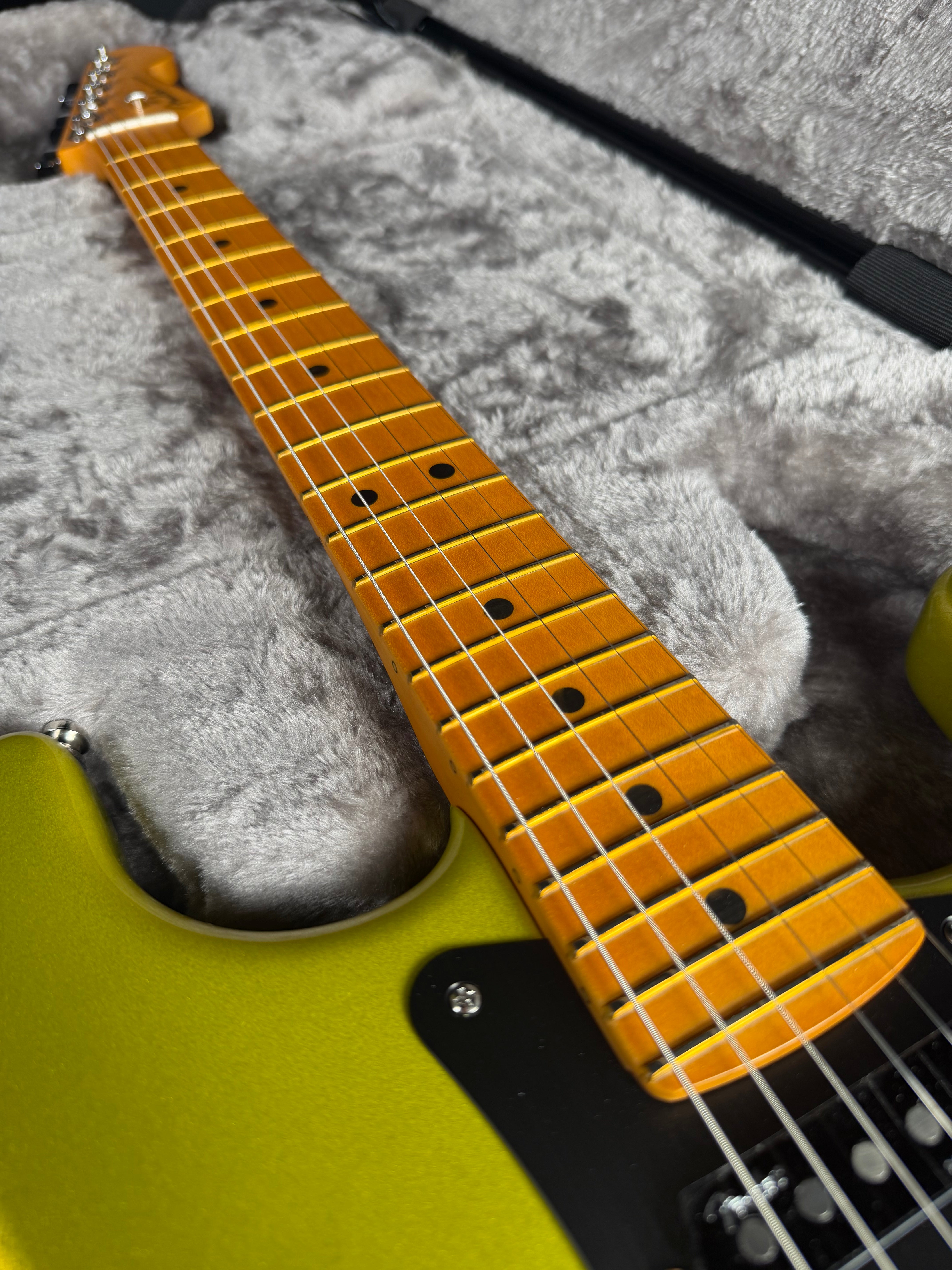 Fender American Ultra II Stratocaster HSS, Maple- Solar Flare (2025)