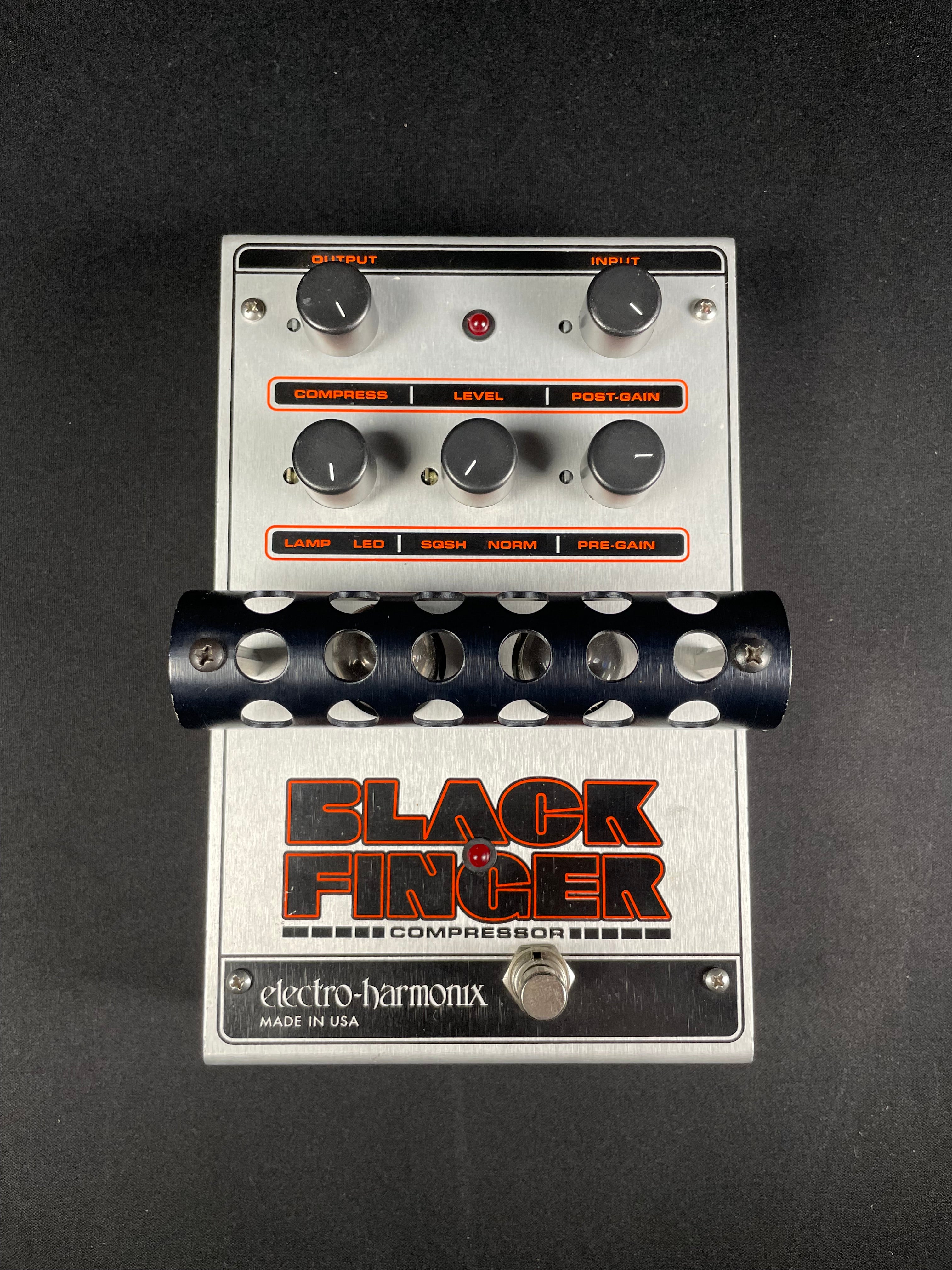 Electro-Harmonix Black Finger Optical Tube Compressor