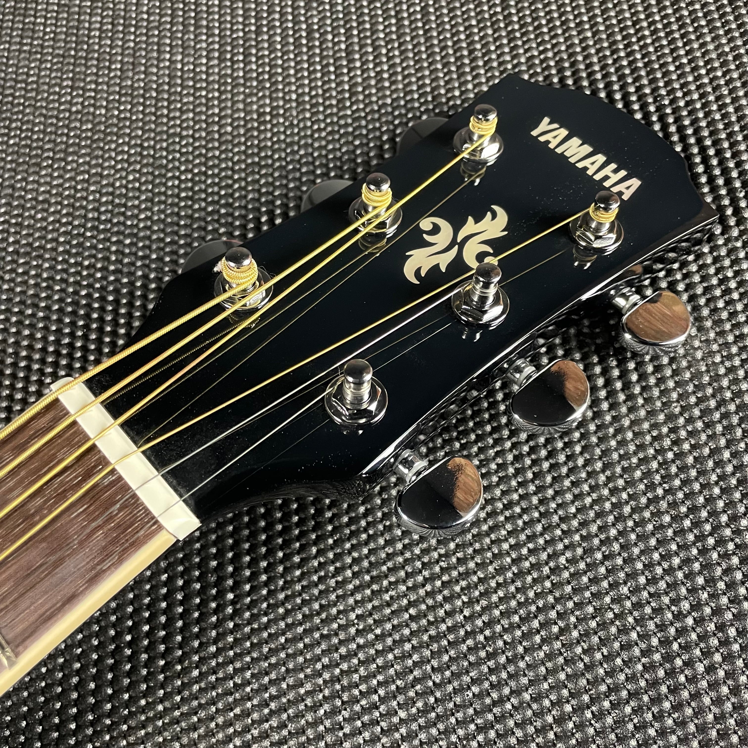 Yamaha APX600 Thinline Acoustic- Black