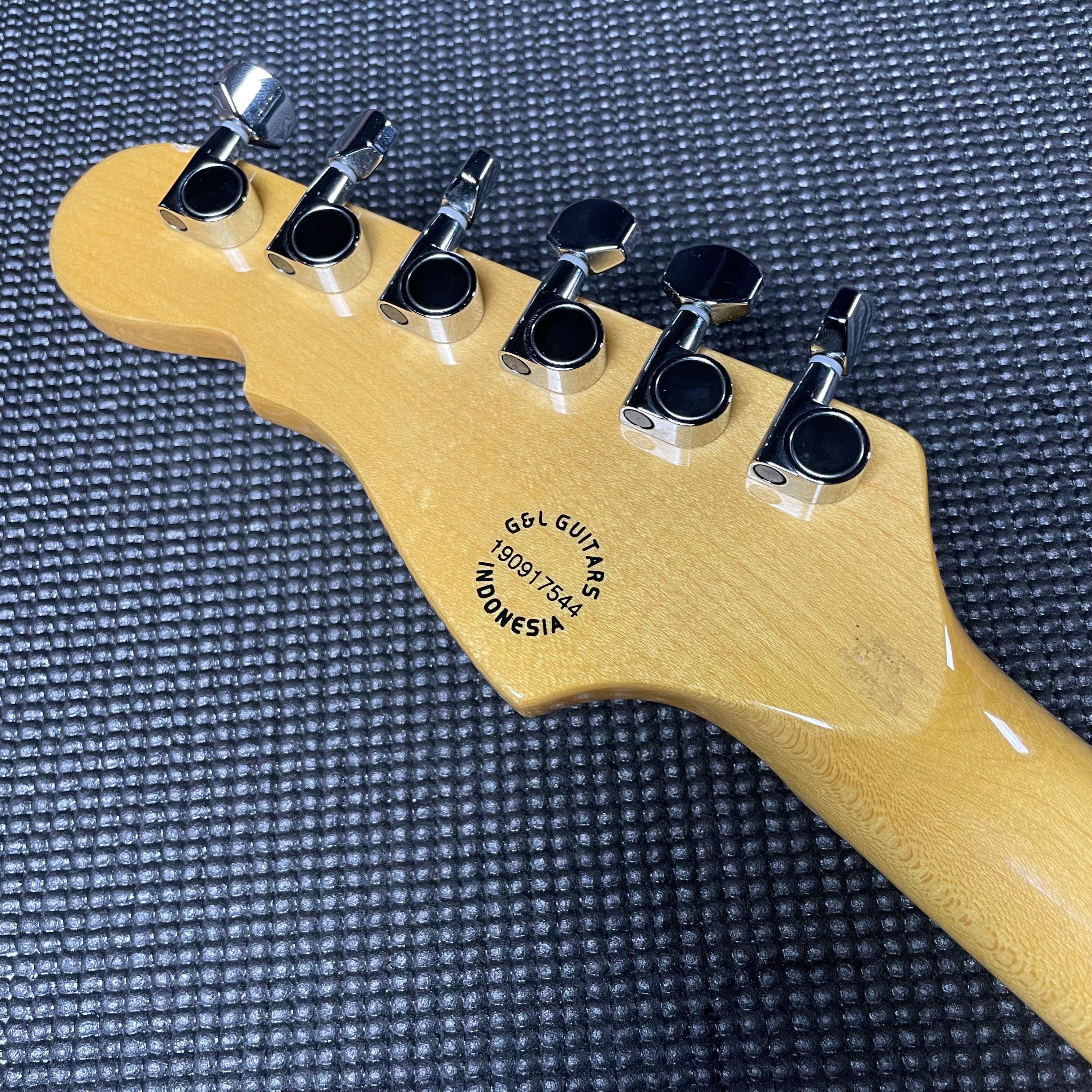 G&L Tribute Legacy HSS Electric Guitar - 3 Tone Sunburst (2019) - Metronome Music Inc.