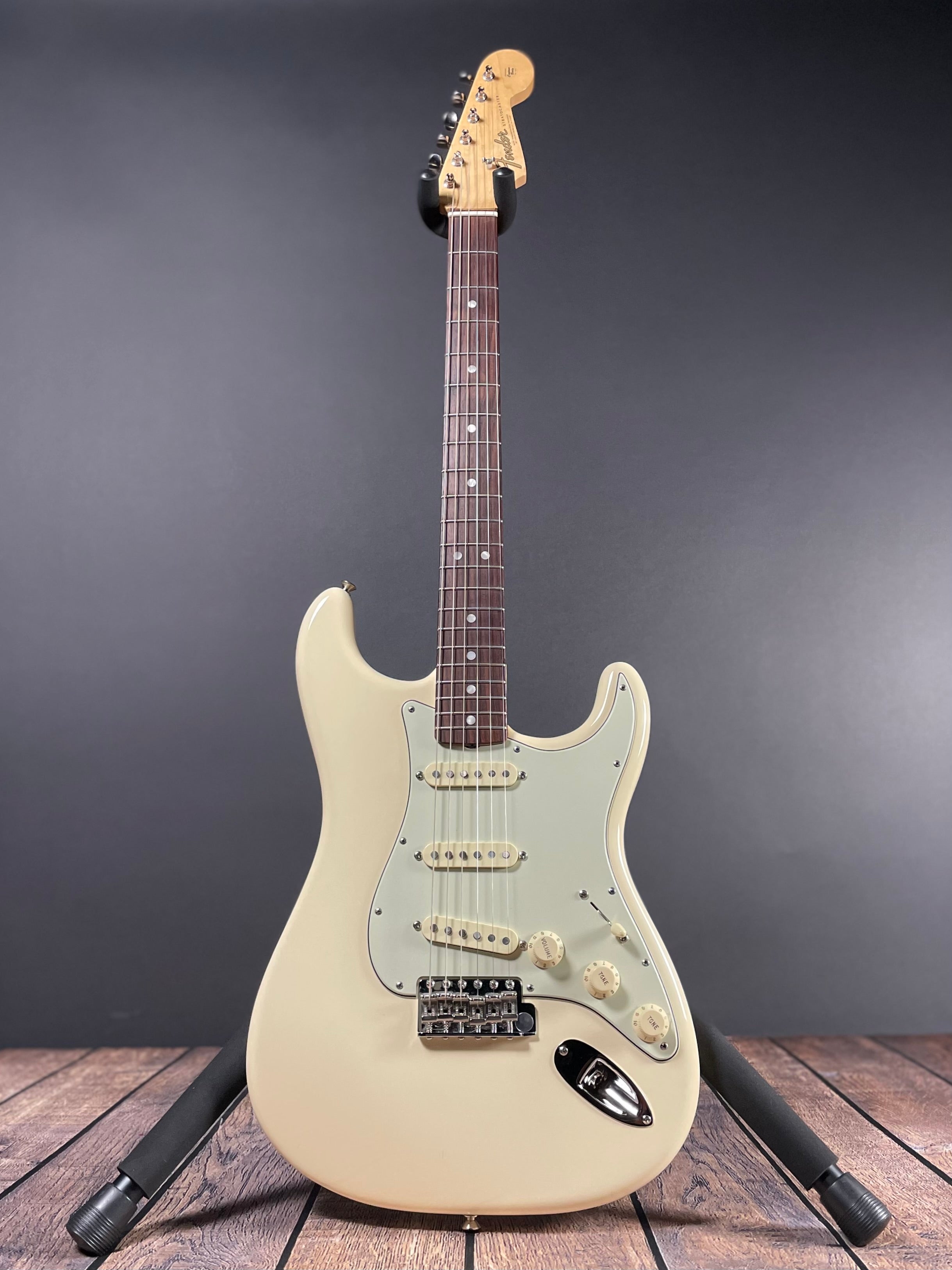 Fender American Original '60s Stratocaster, Rosewood - Olympic White (2017) - Metronome Music Inc.