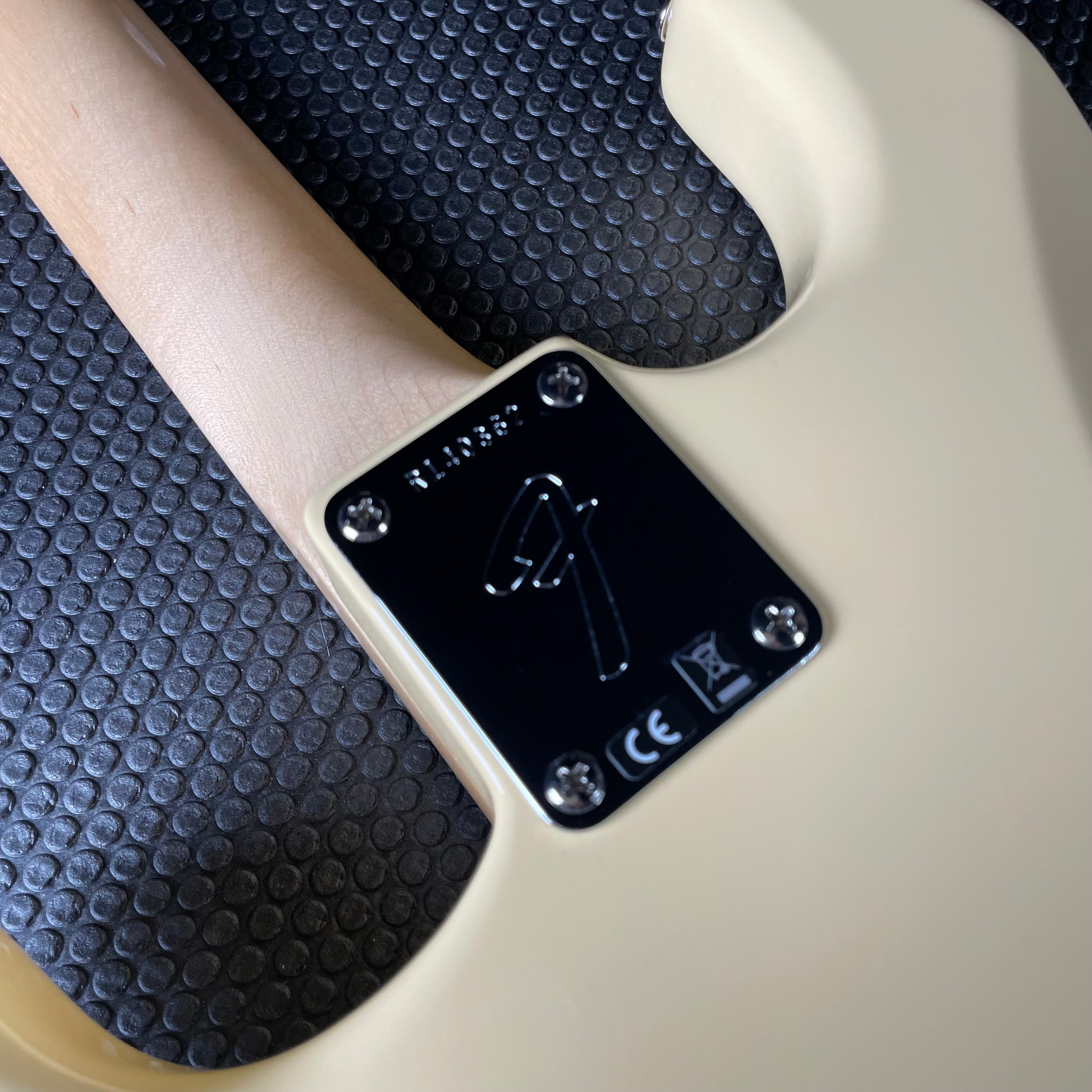 Fender Custom Shop Yngwie Malmsteen Signature, Scalloped - Vintage White - Metronome Music Inc.