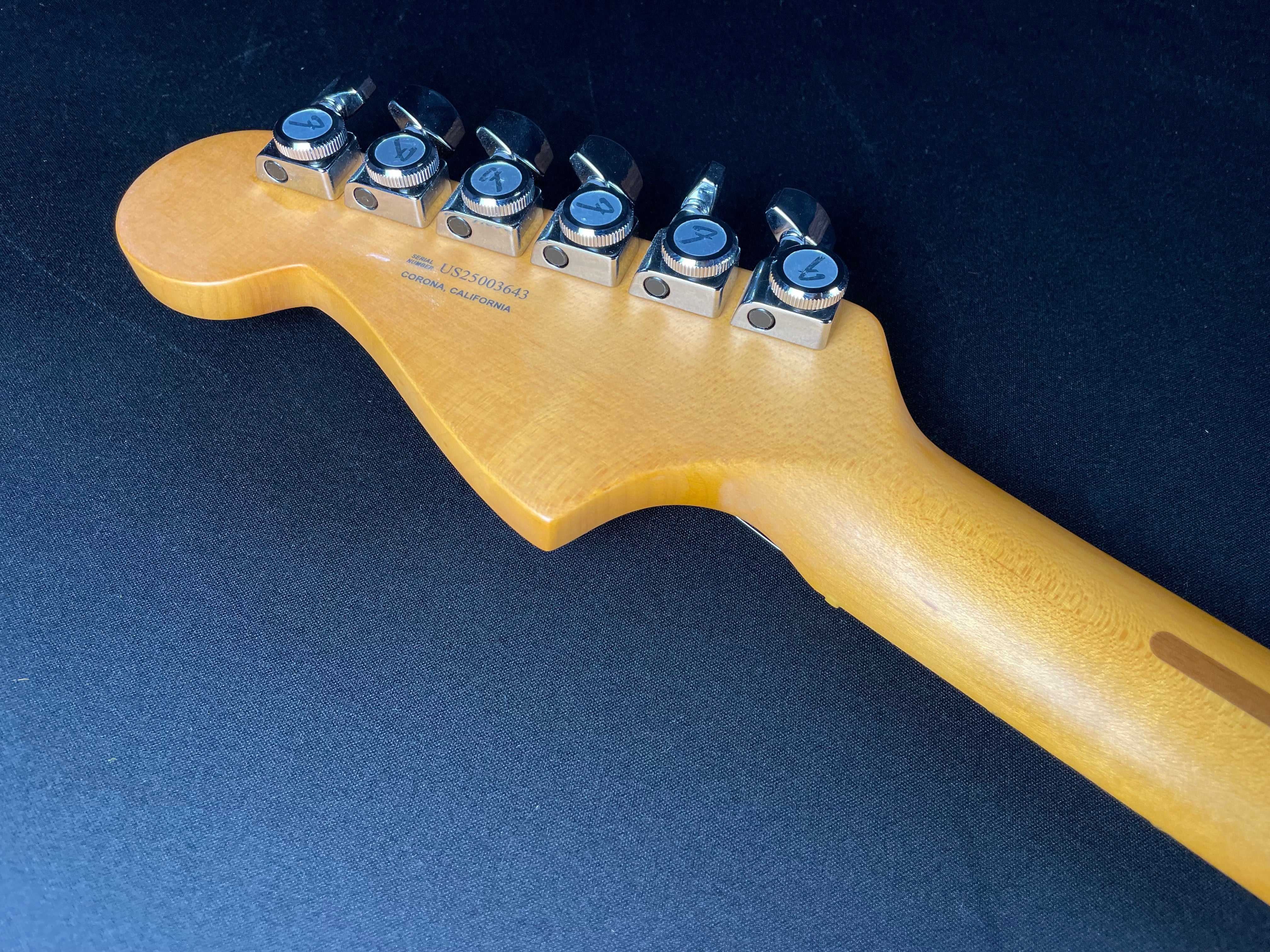 Fender American Ultra II Meteora - Avalanche - Metronome Music Inc.