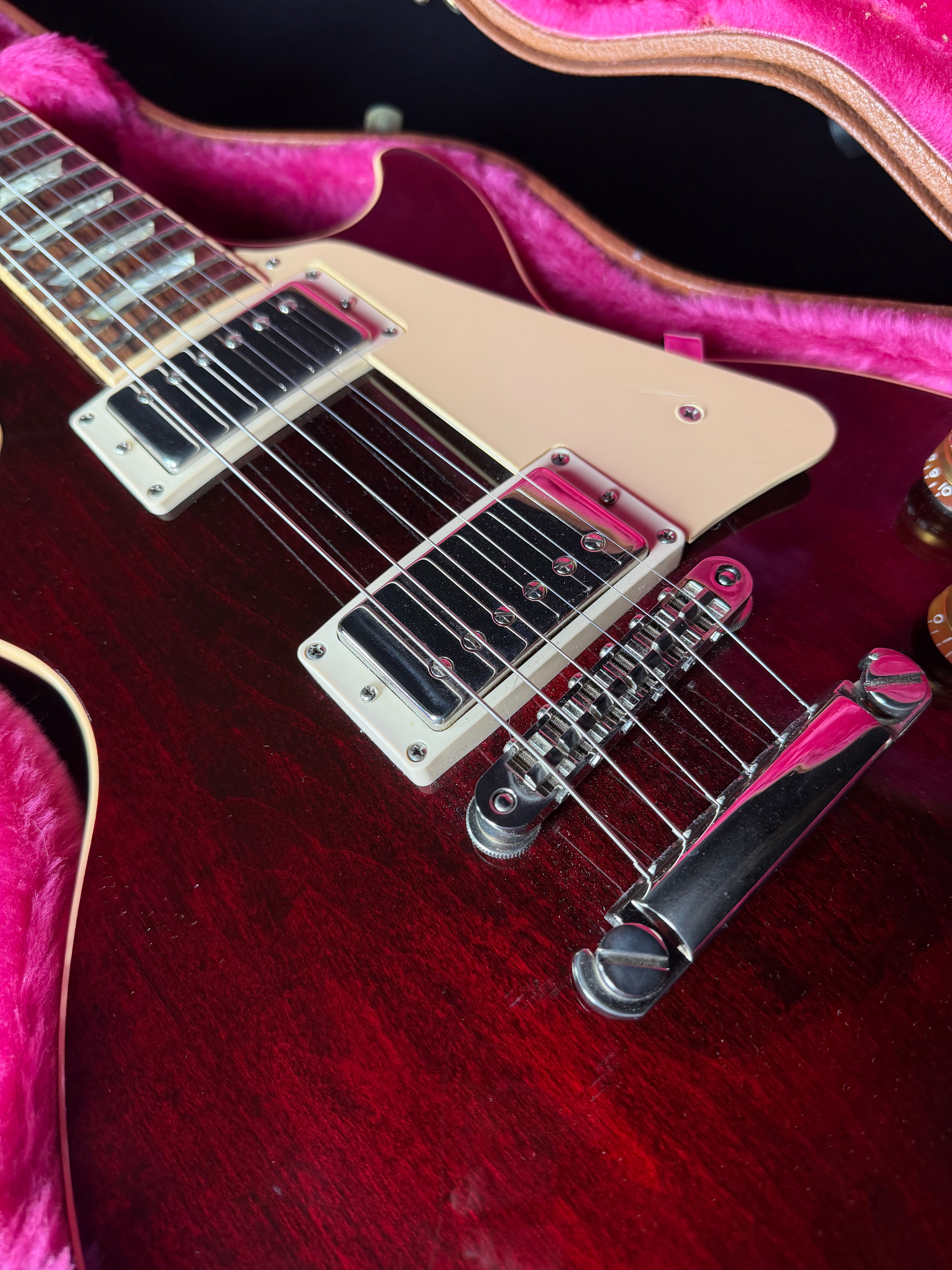 Gibson Les Paul Standard w/OHSC - Wine Red (1993) - Metronome Music Inc.