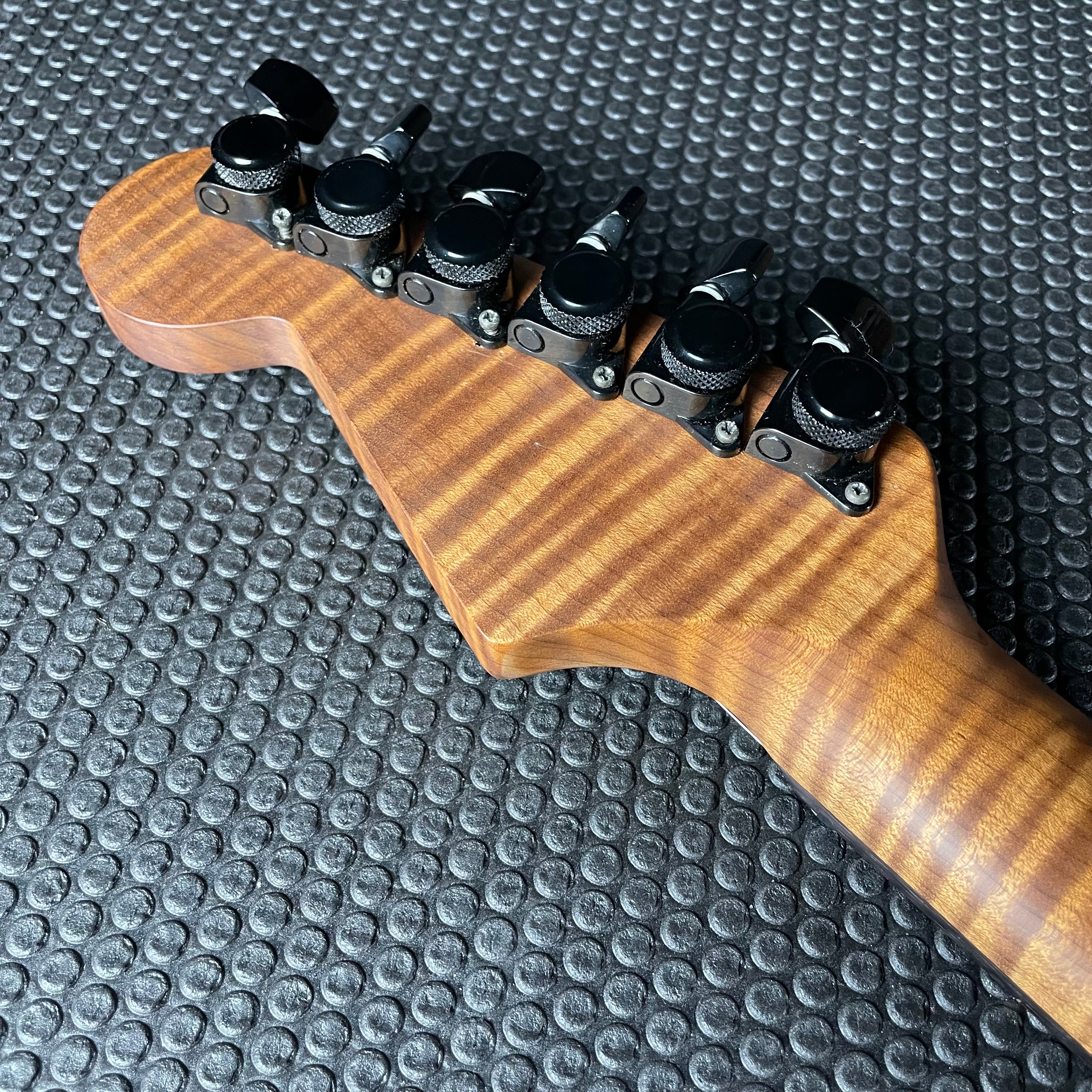 Warmoth Partscaster HSS w Sustainiac Roasted Flame Maple Quilt Top Metronome Music Inc