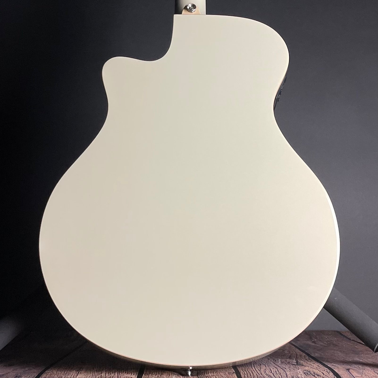 Yamaha APX600 Thinline Acoustic- Vintage White | Metronome