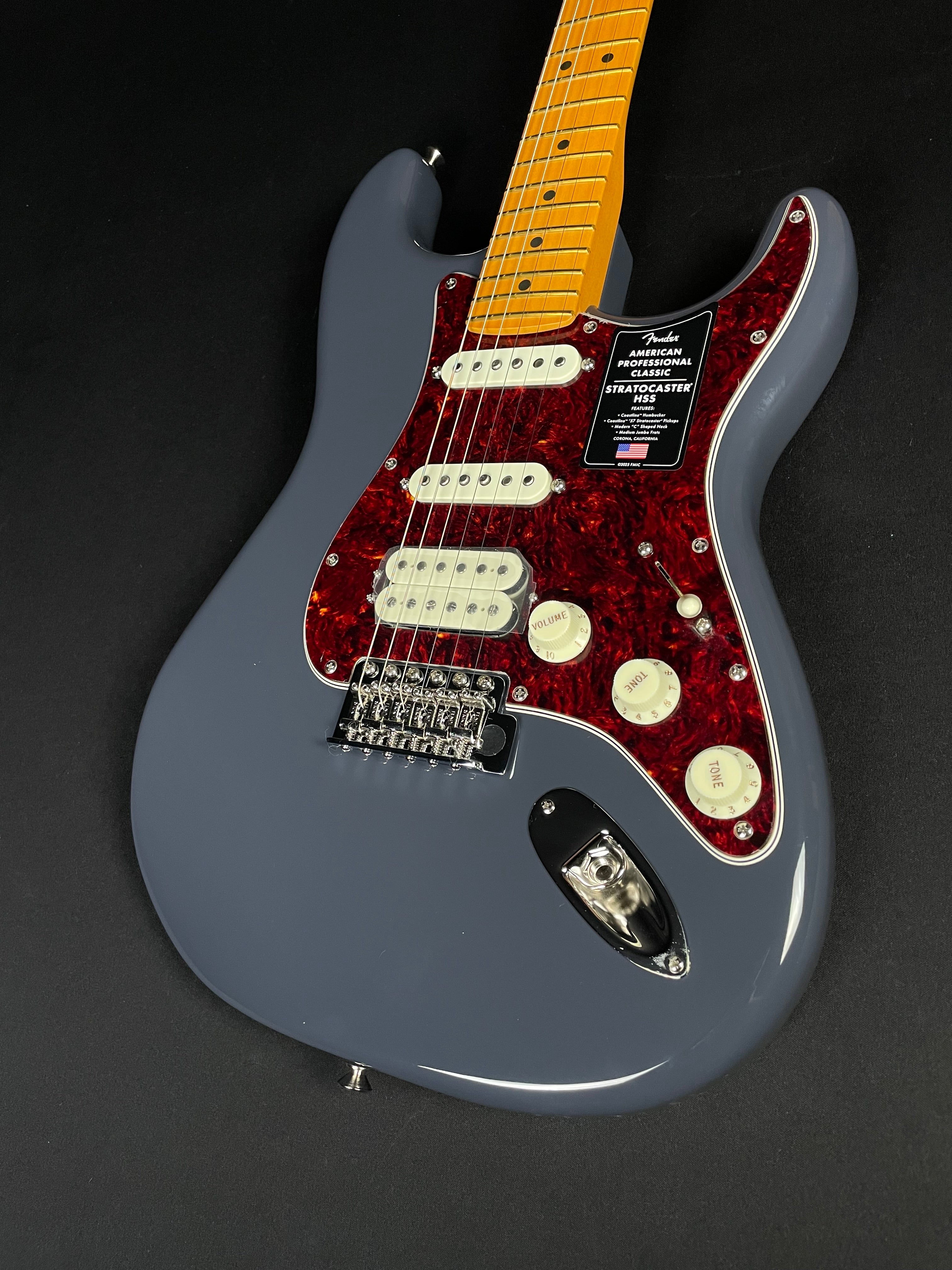 Fender American Professional Classic Stratocaster - HSS, Faded Black