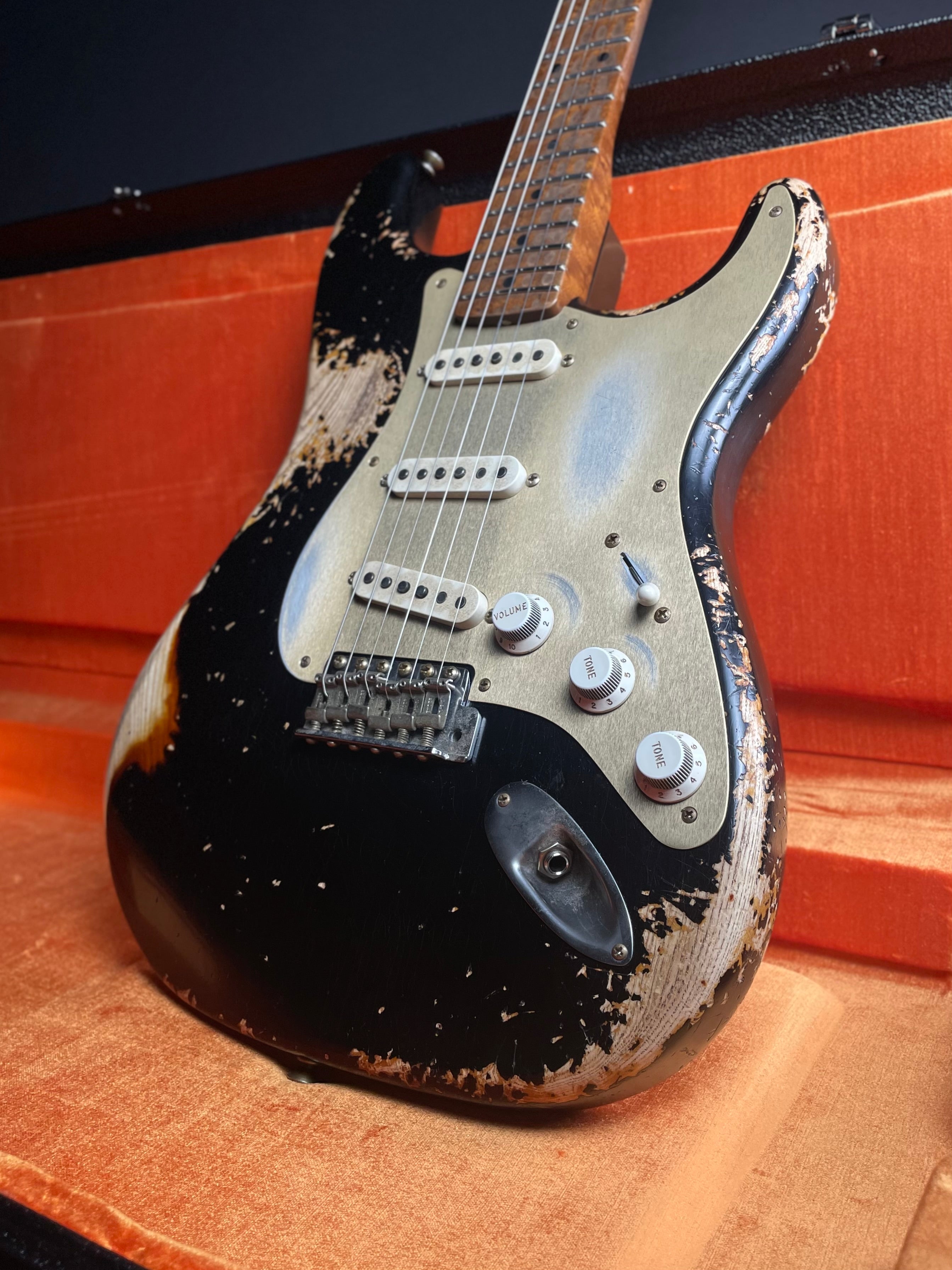 Fender Custom Shop Master Built 50s Stratocaster Heavy Relic Black/Violin Burst - Metronome Music Inc.