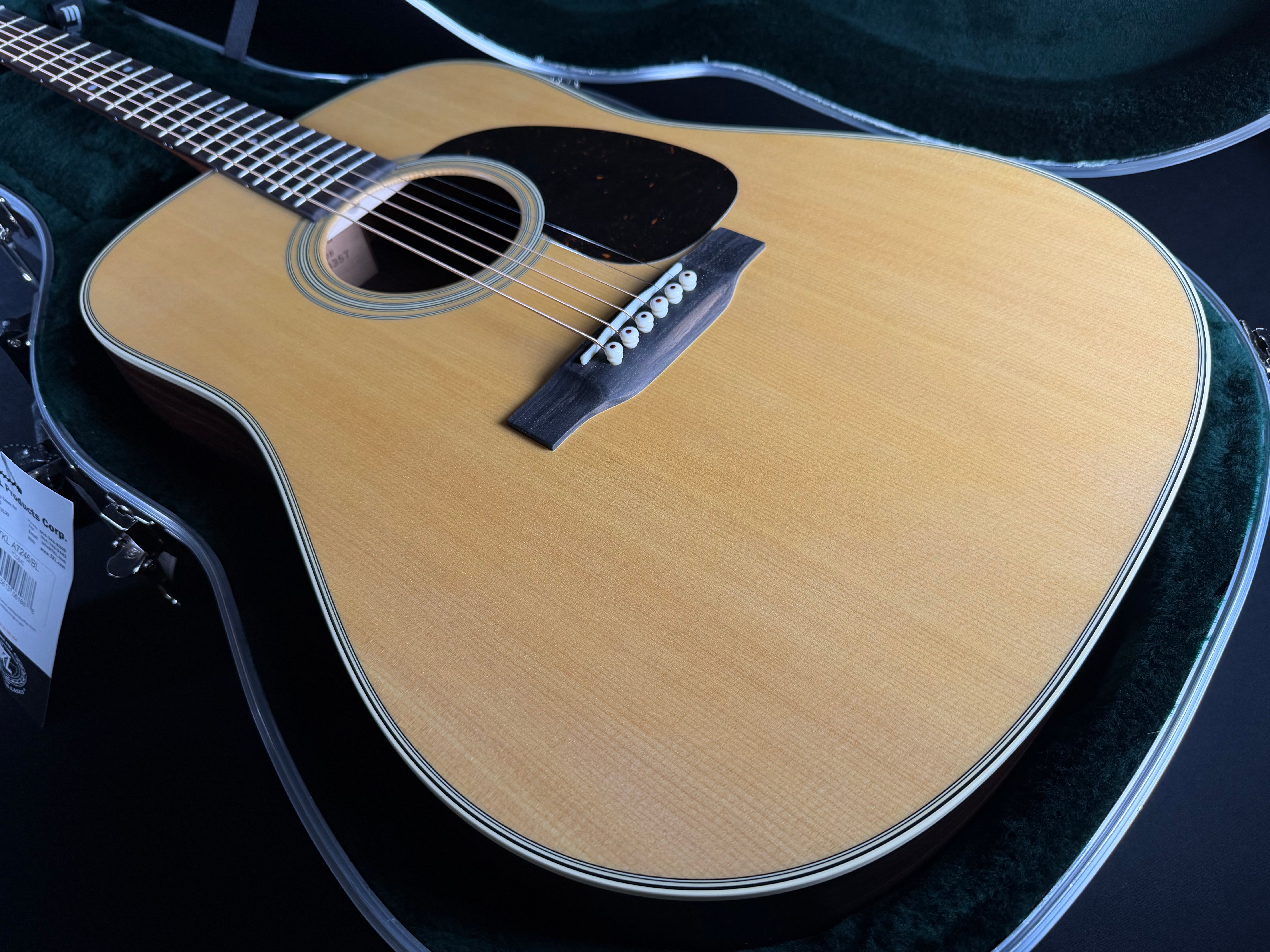 Martin D-28 Standard w/ Hard Case Satin Natural (2026)