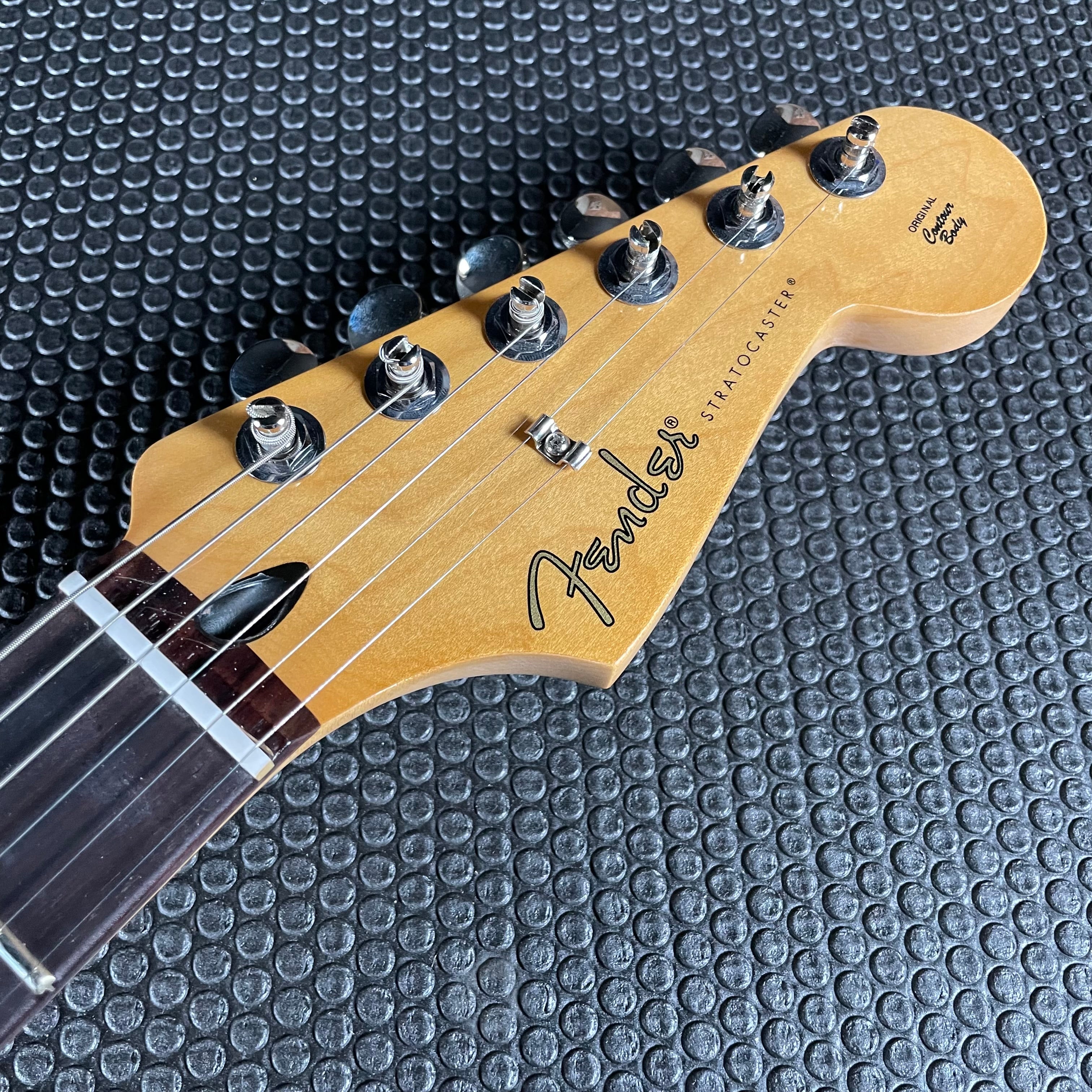 Fender Player II Stratocaster, Rosewood- Transparent Cherry Burst (6lbs 6oz) - Metronome Music Inc.