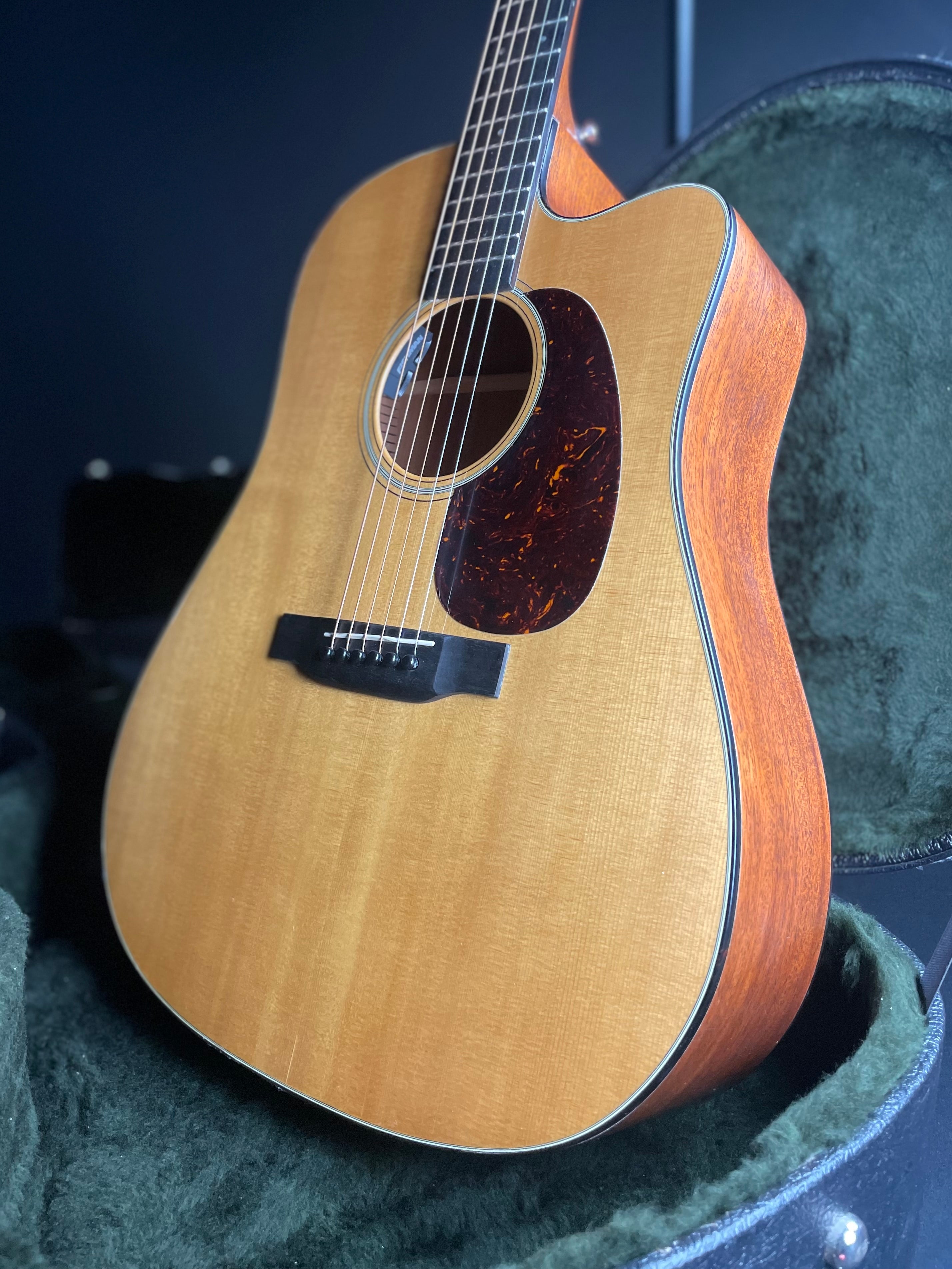 Martin DC-18E Standard w/OHSC - Natural (2016)