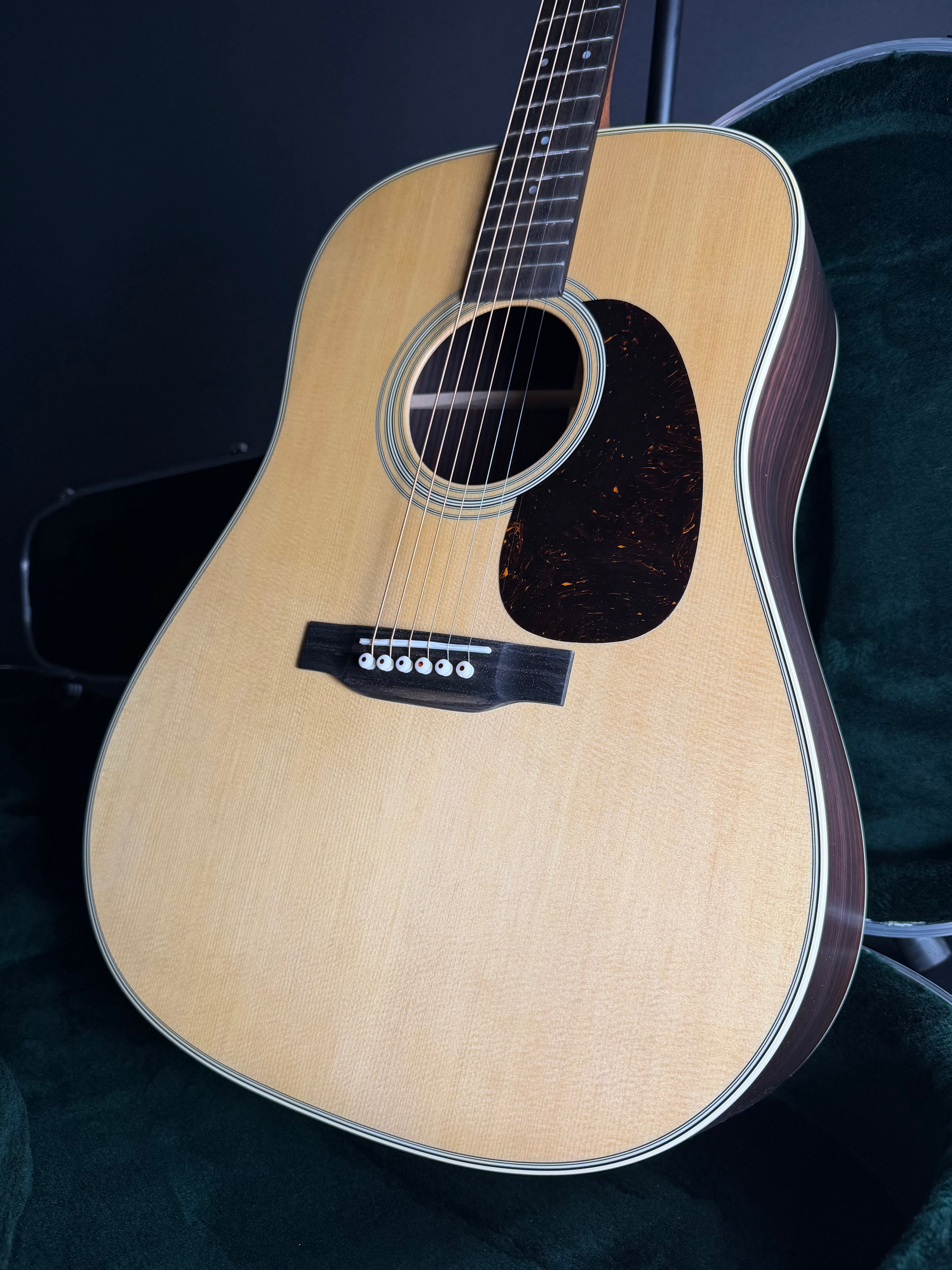 Martin D-28 Standard w/ Hard Case Satin Natural (2026)