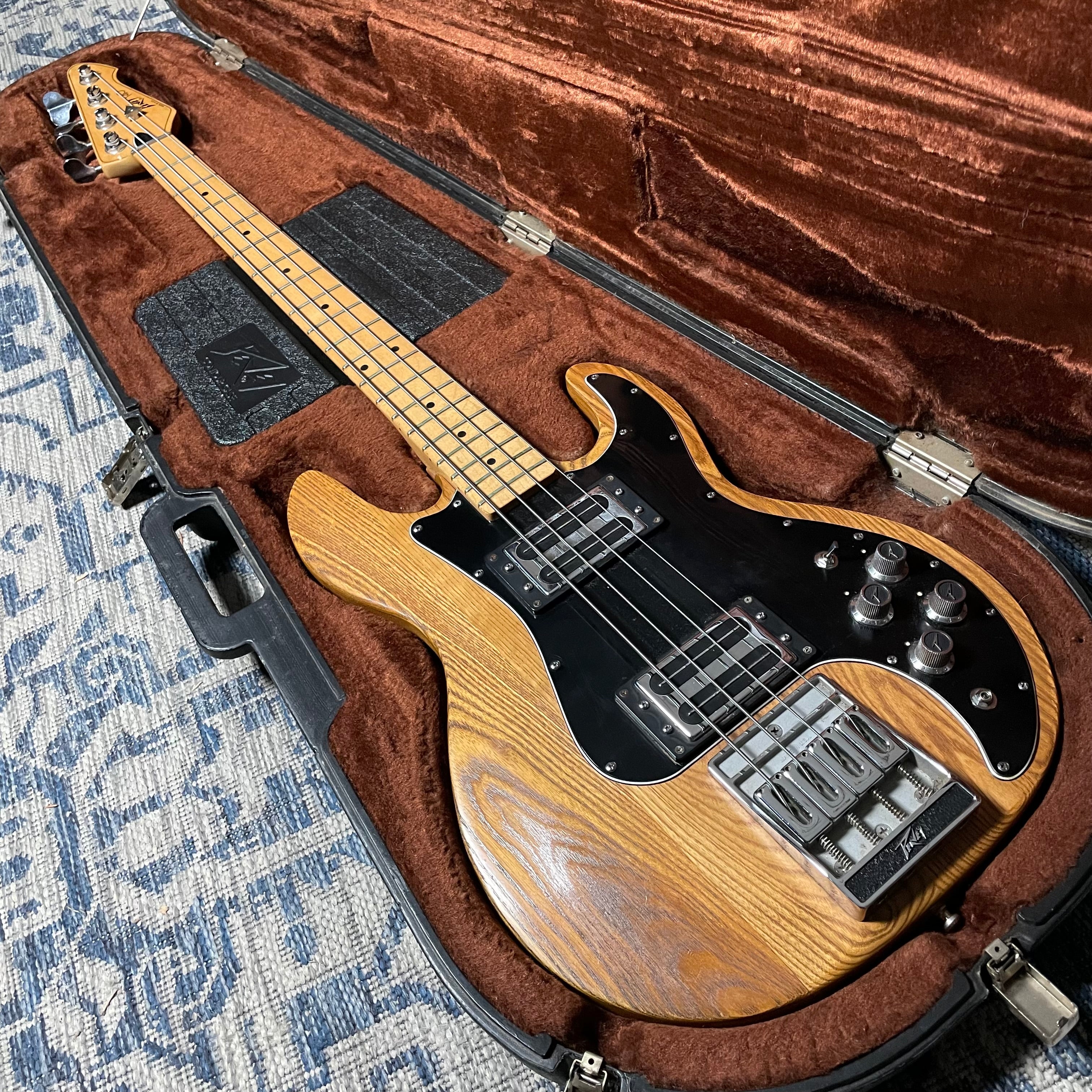 Peavy T-40 Bass Guitar w/OHSC (1982) - Metronome Music Inc.