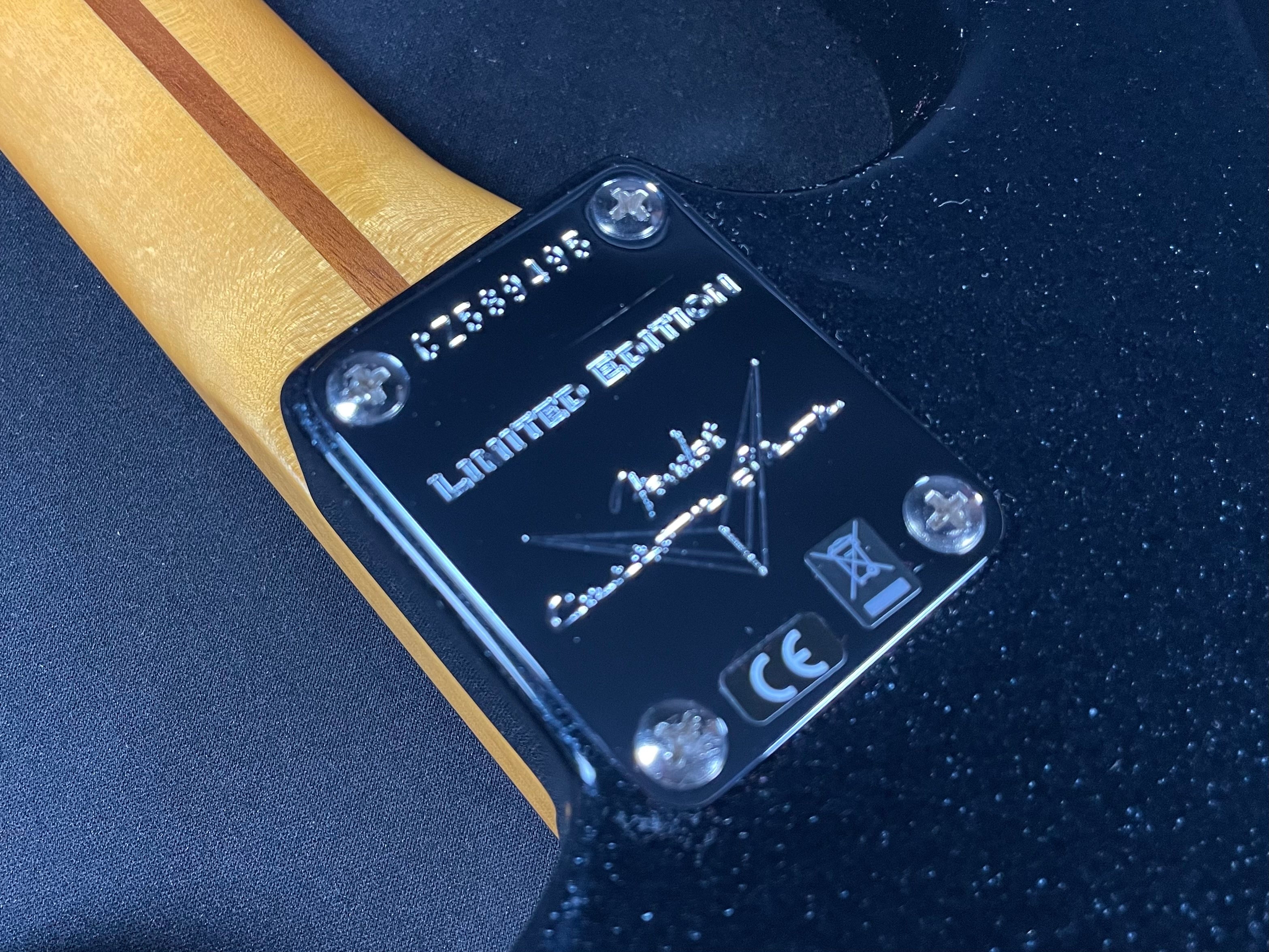 Fender Custom Shop Custom Deluxe Strat NOS - Black Sparkle (2025)