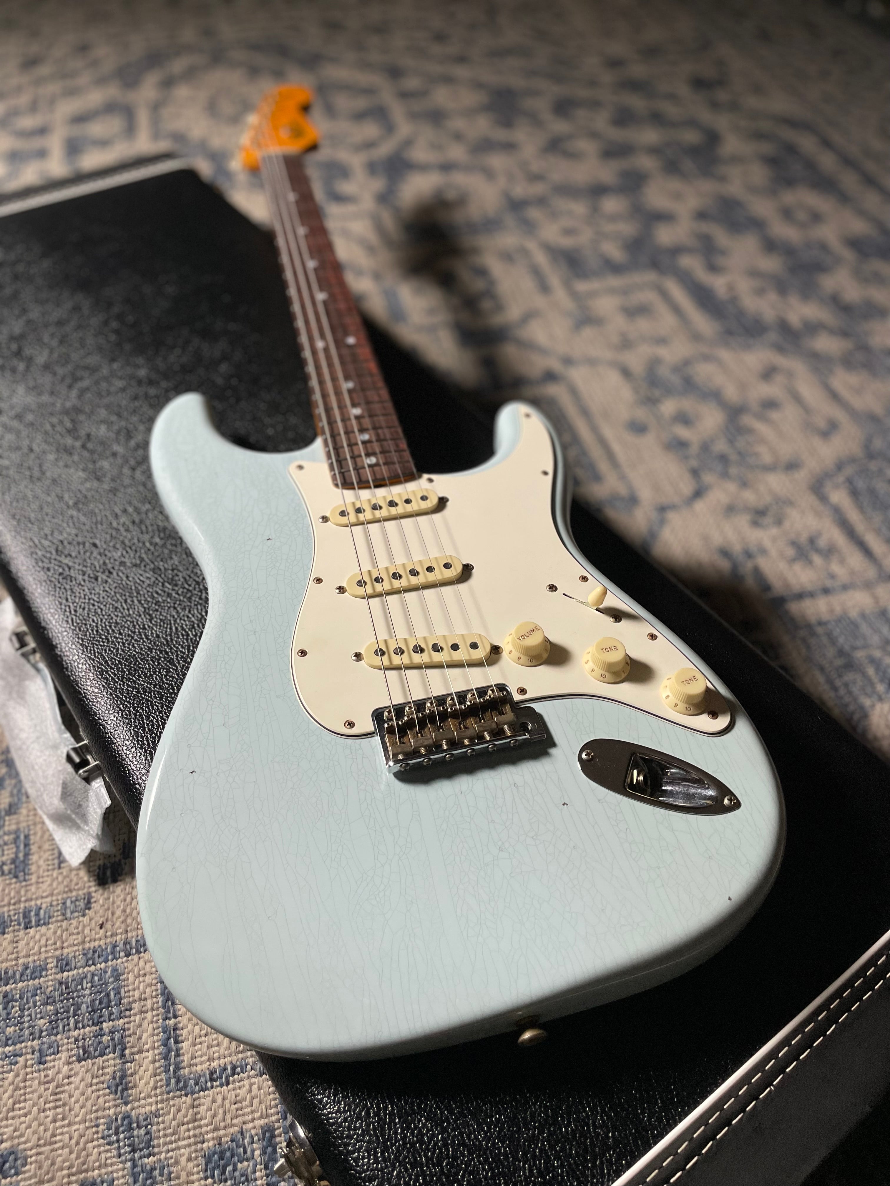 Fender Custom Shop LTD 1964 Stratocaster, Journeyman- Aged Sonic Blue - Metronome Music Inc.