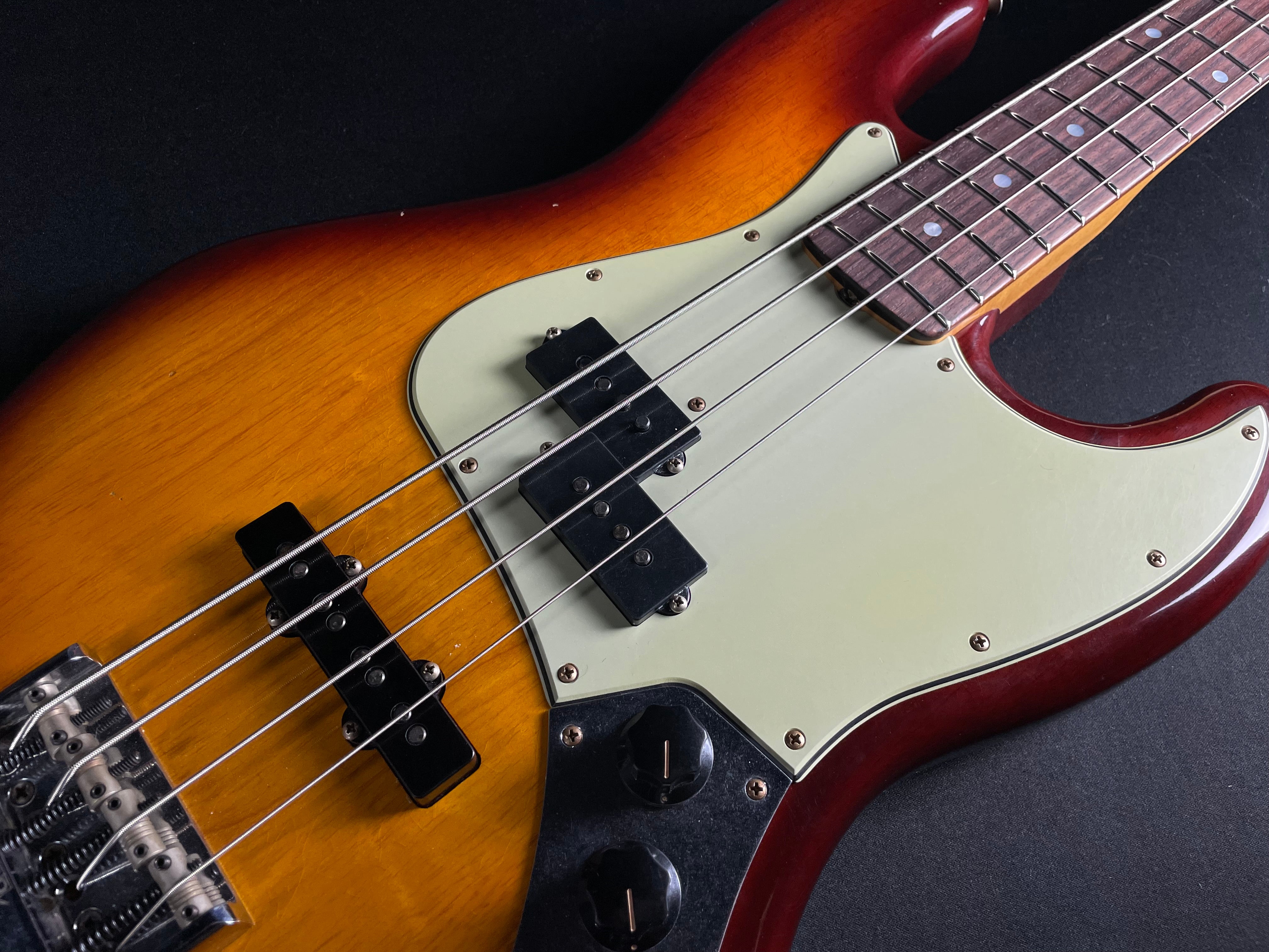 Fender Custom Shop Limited Jazz Bass Special Journeyman - Tobacco Sunburst - Metronome Music Inc.