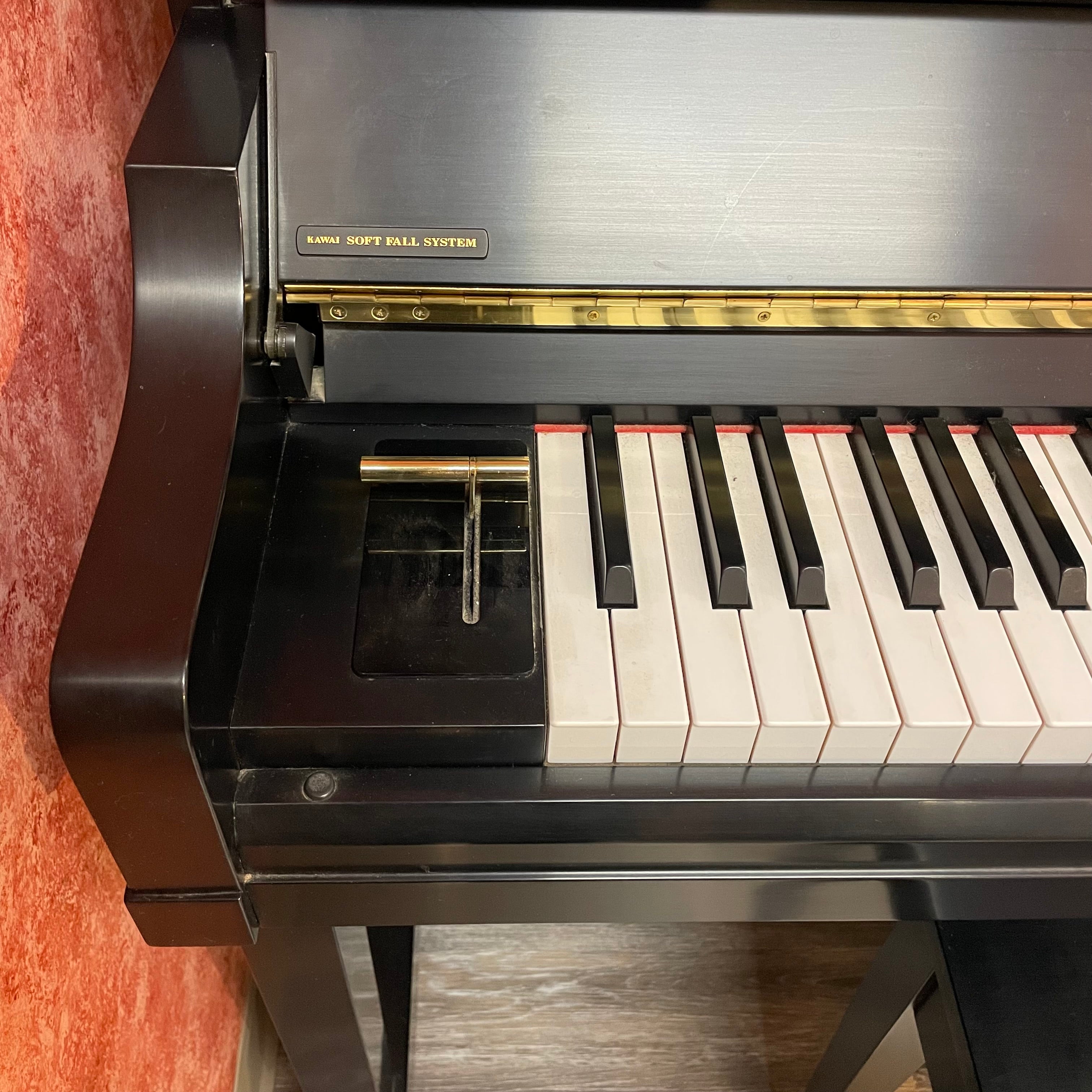 Kawai VT-118 Professional Upright Piano (Used) - Metronome Music Inc.