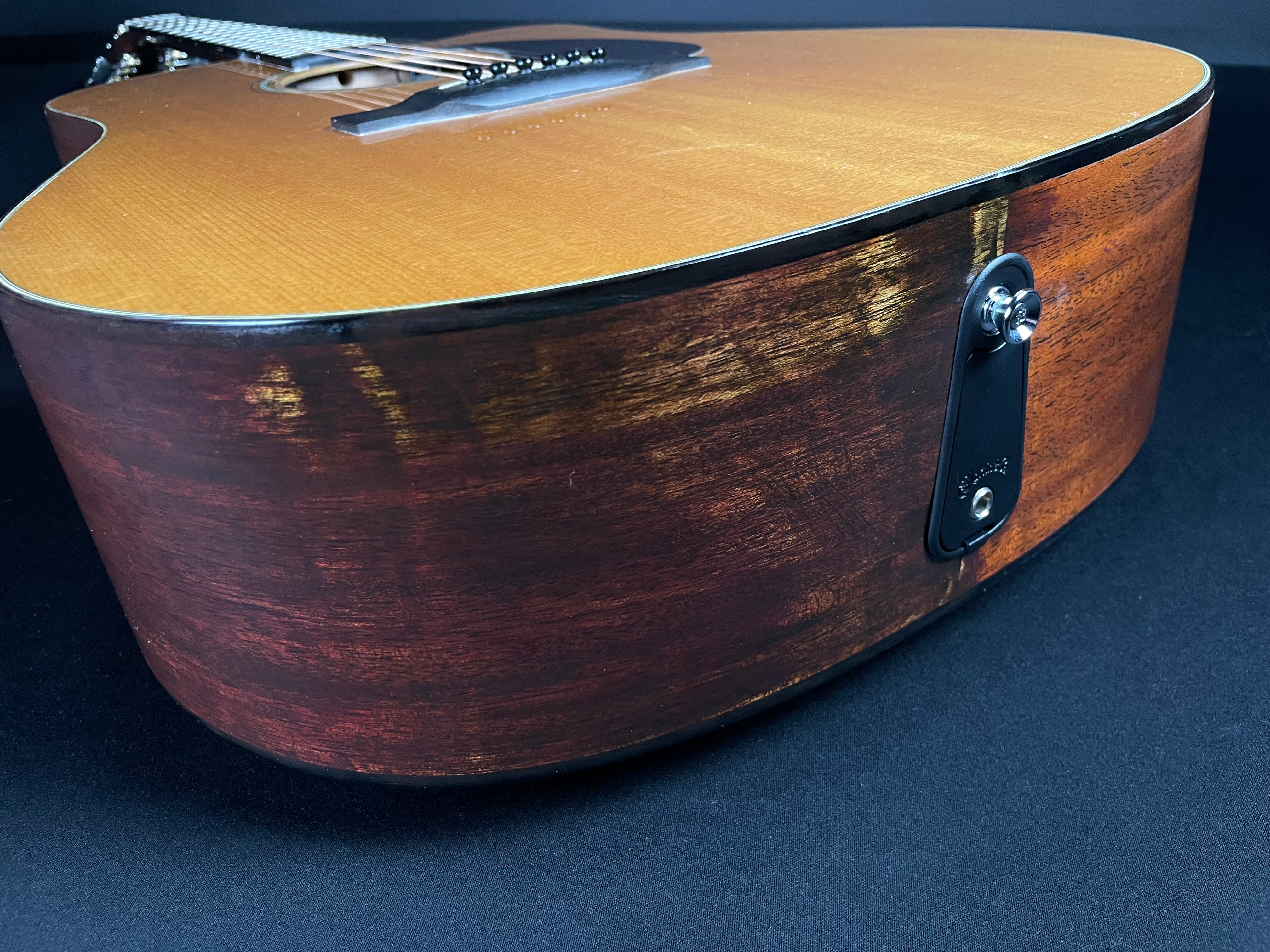 Martin DC-18E Standard w/OHSC - Natural (2016)