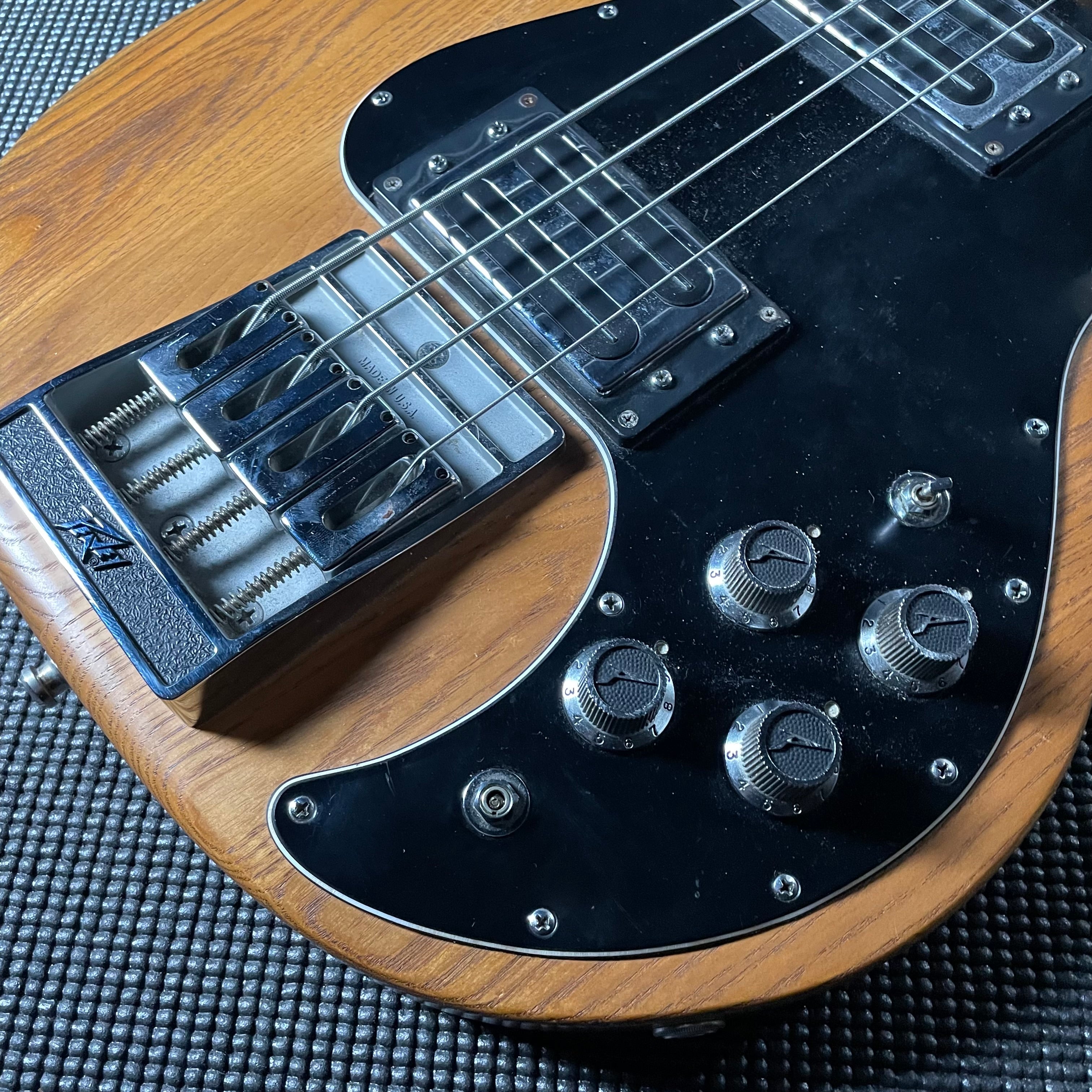 Peavy T-40 Bass Guitar w/OHSC (1982) - Metronome Music Inc.