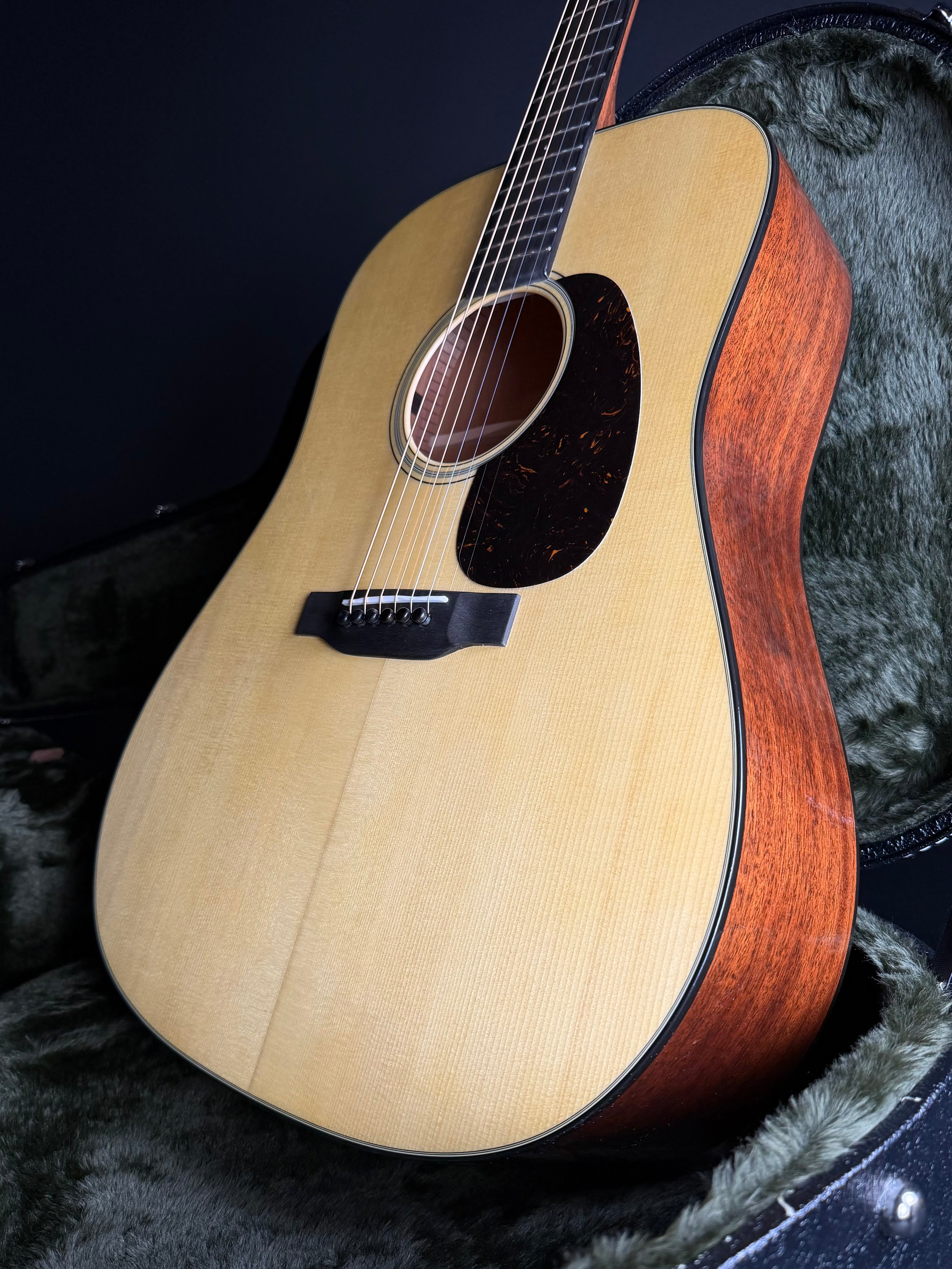 Martin Super D-18 w/Hard Case - Natural (2026) - Metronome Music Inc.