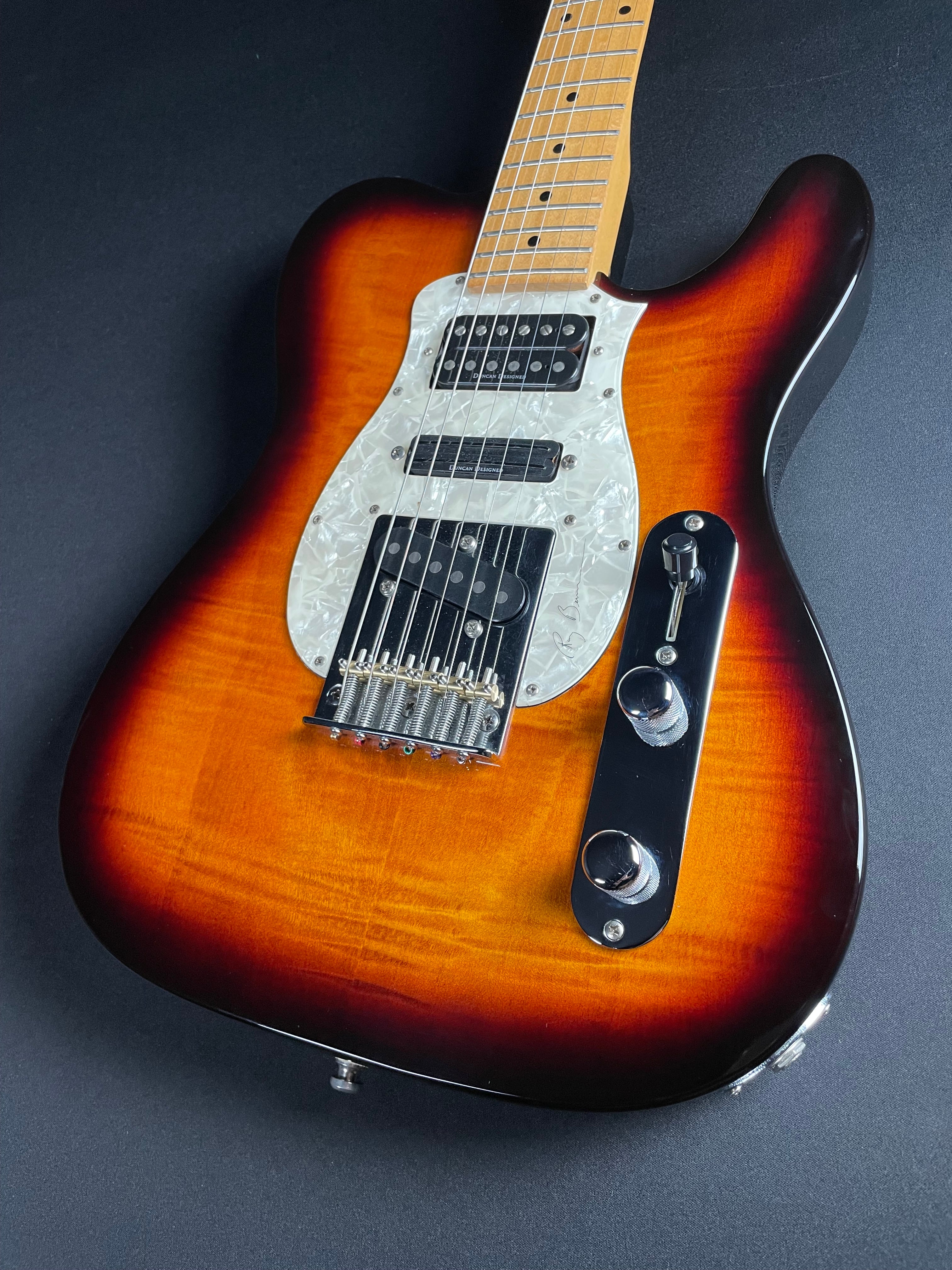 Samick STR-100 Ray Benson Signature - Sunburst (1995) - Metronome Music Inc.