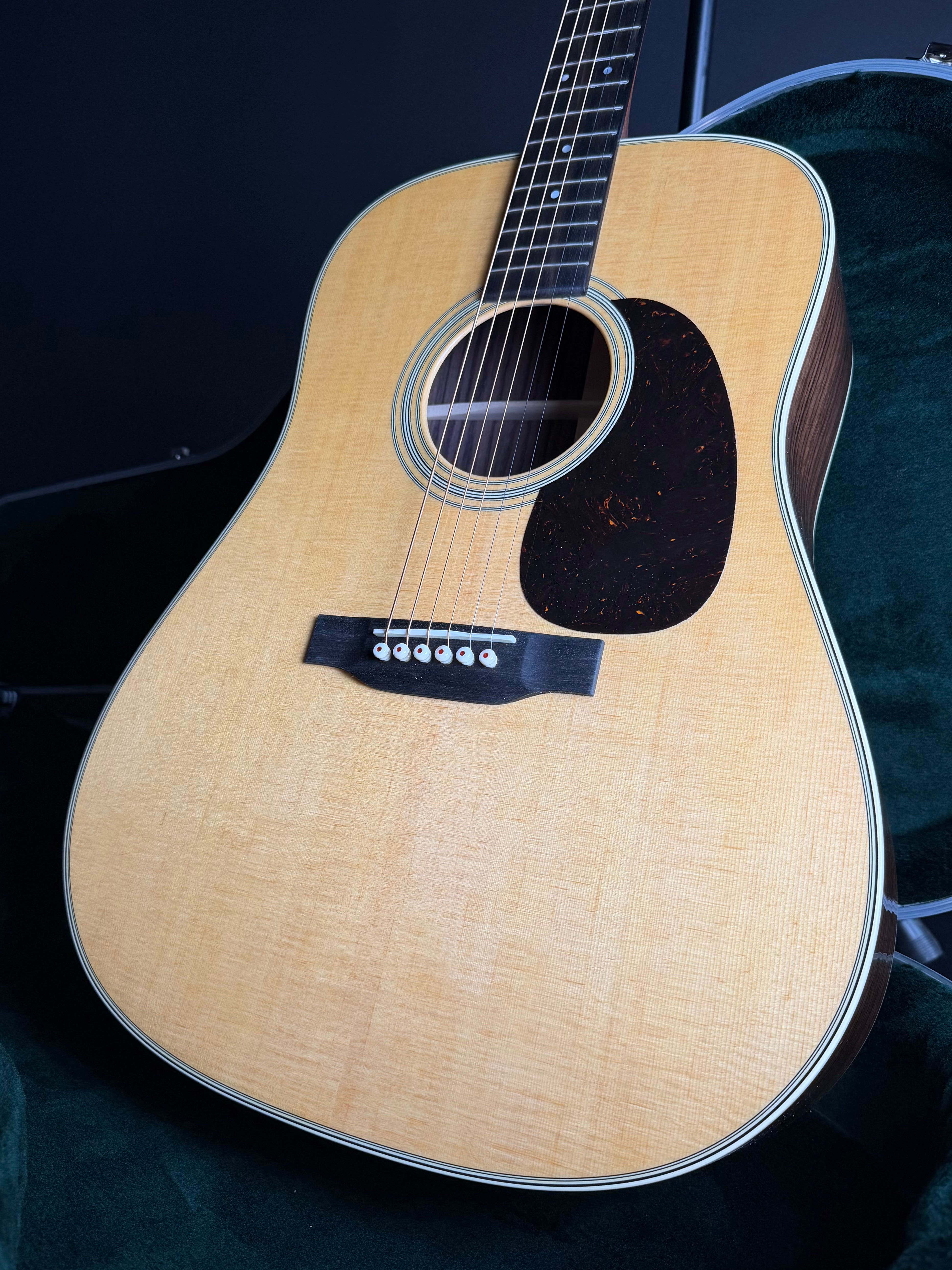 Martin D-28 Standard w/ Hard Case Gloss Natural (2026)