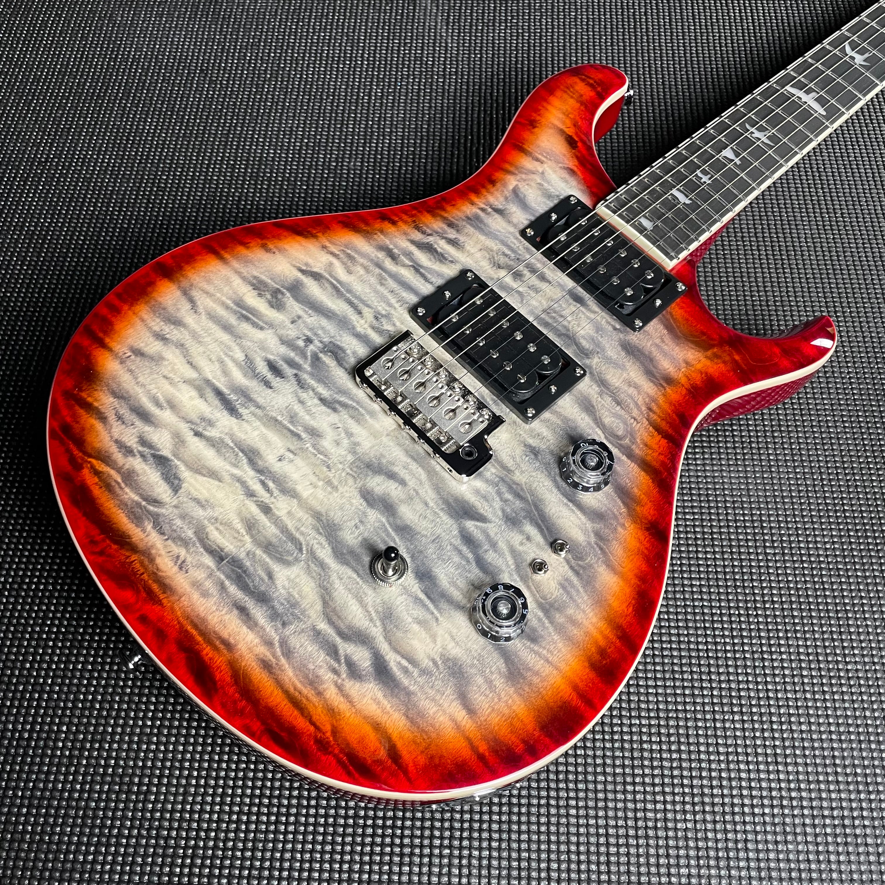 PRS SE Custom 24-08 Quilt - Charcoal Cherry Burst - Metronome Music Inc.