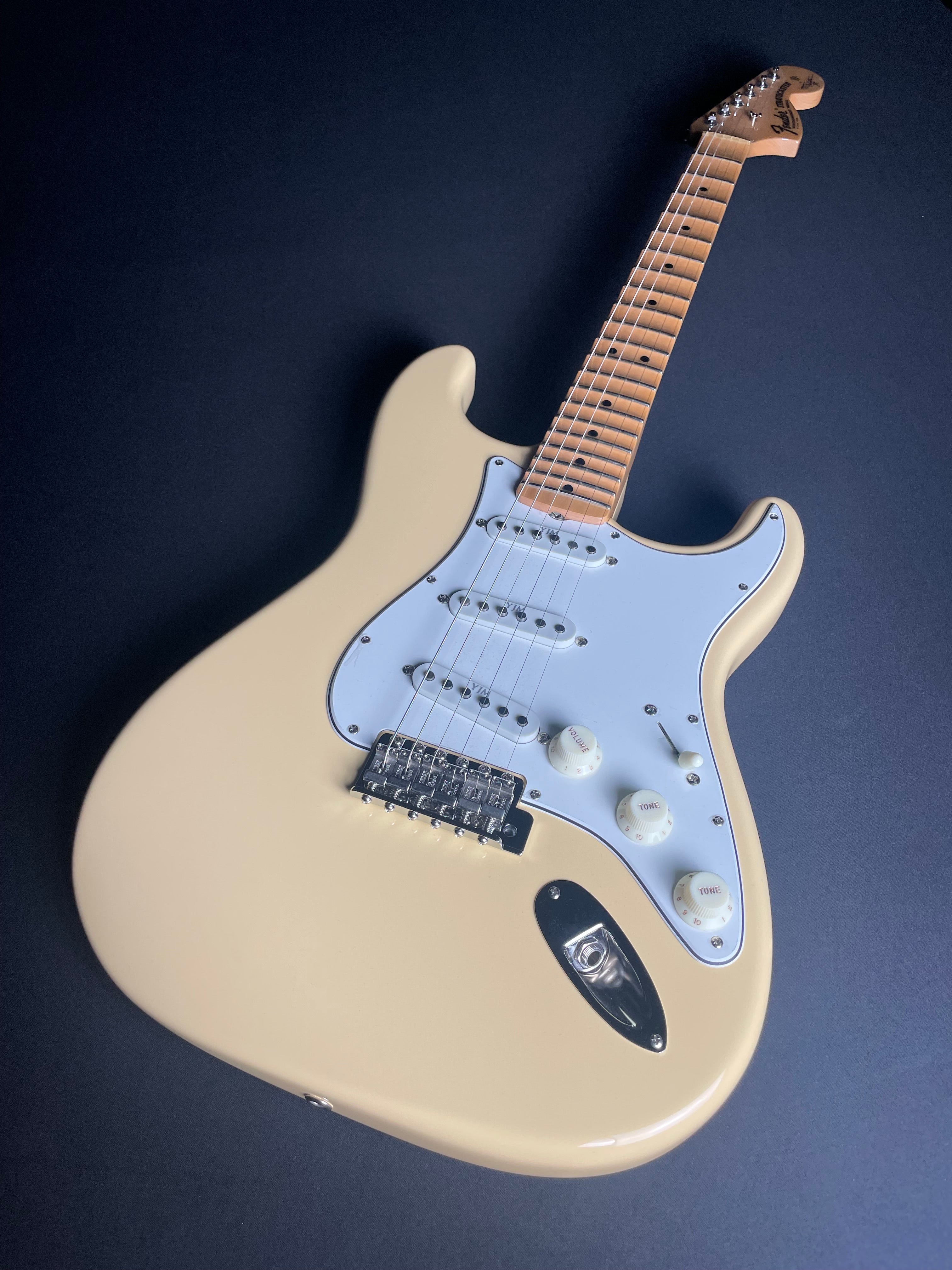 Fender Custom Shop Yngwie Malmsteen Signature, Scalloped - Vintage White - Metronome Music Inc.