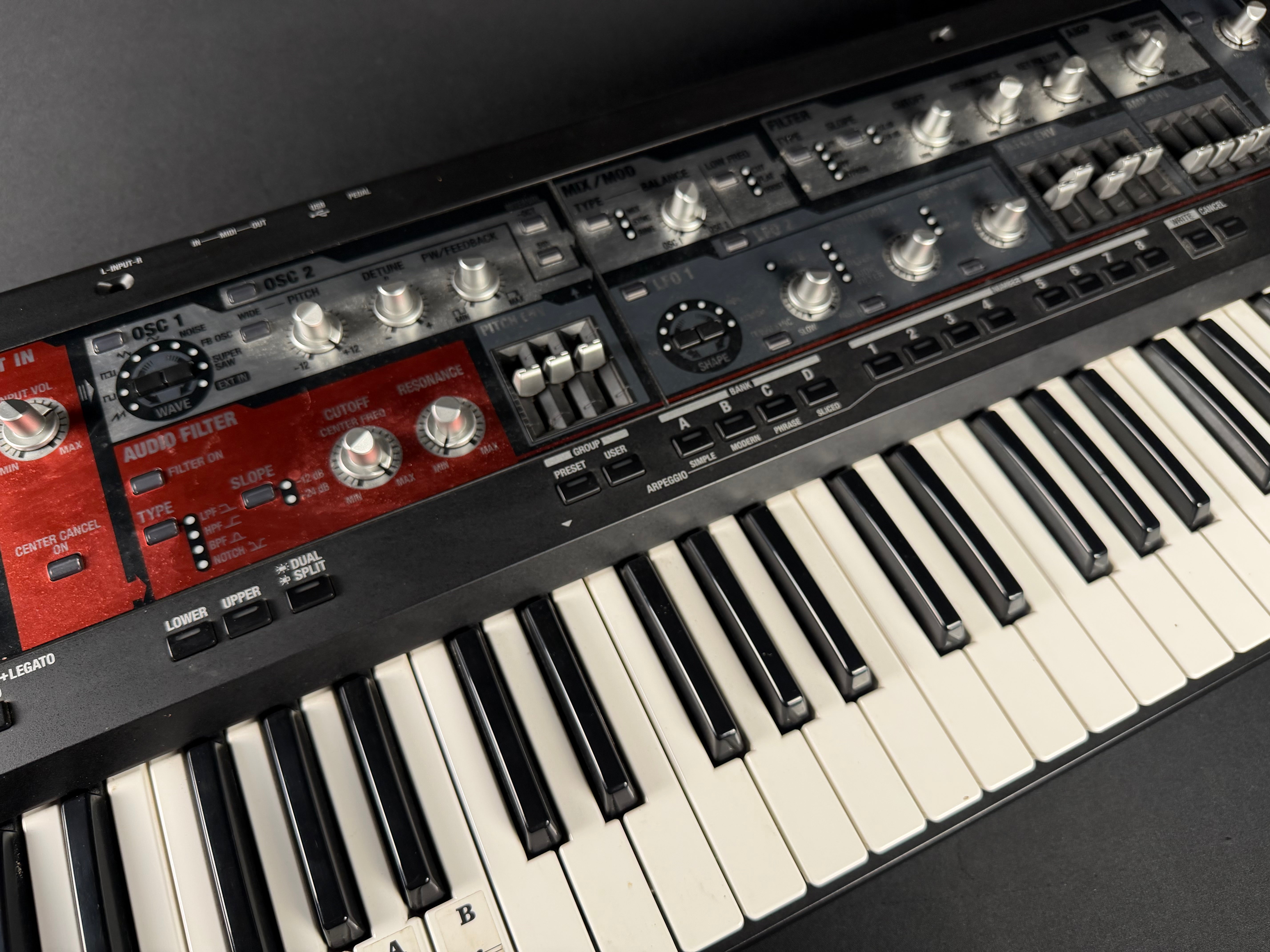 Roland SH-201 Synthesizer w/ Carrying Bag