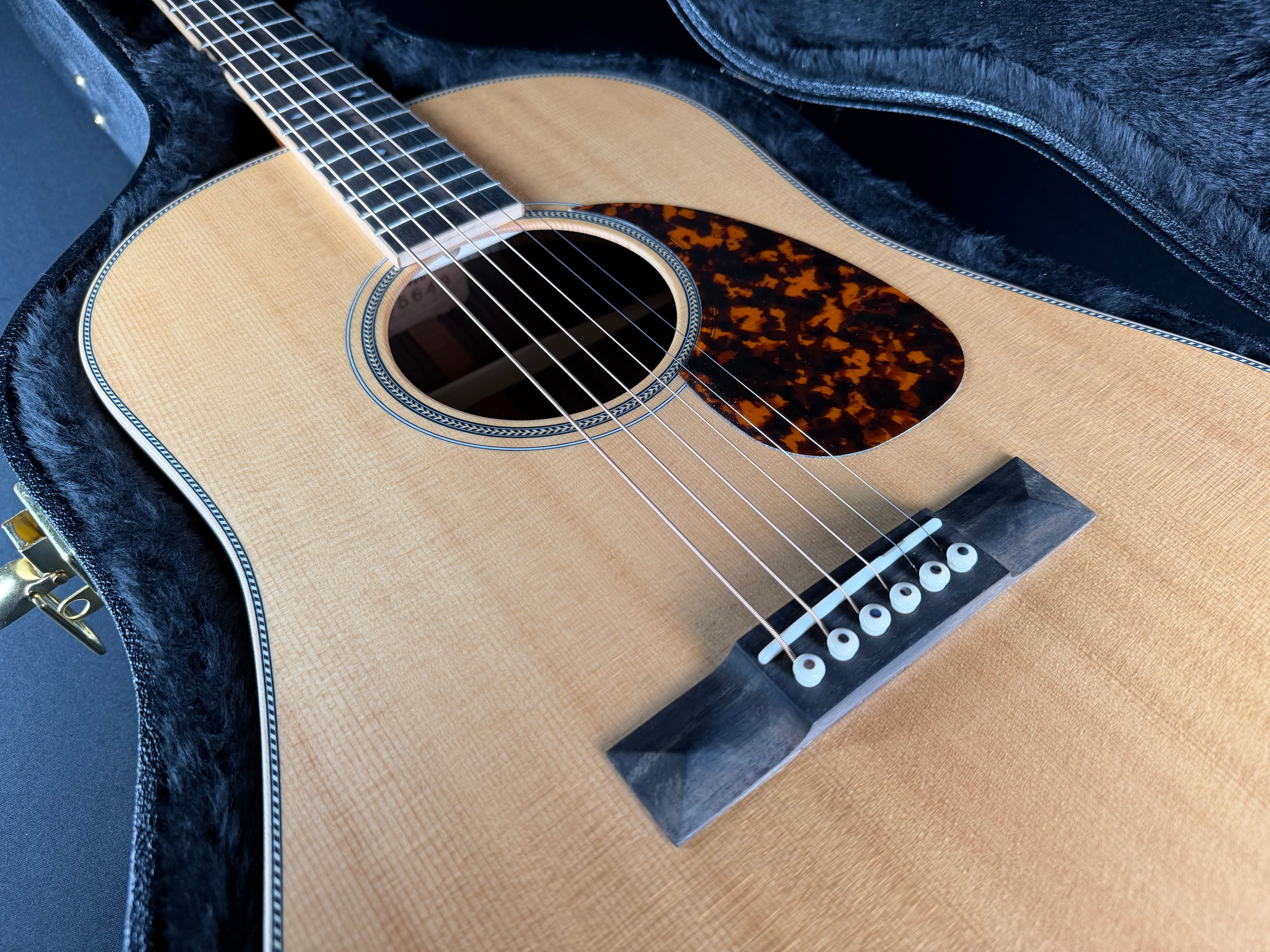 Larrivee SD-40R Legacy Series Acoustic w/OHSC - Metronome Music Inc.