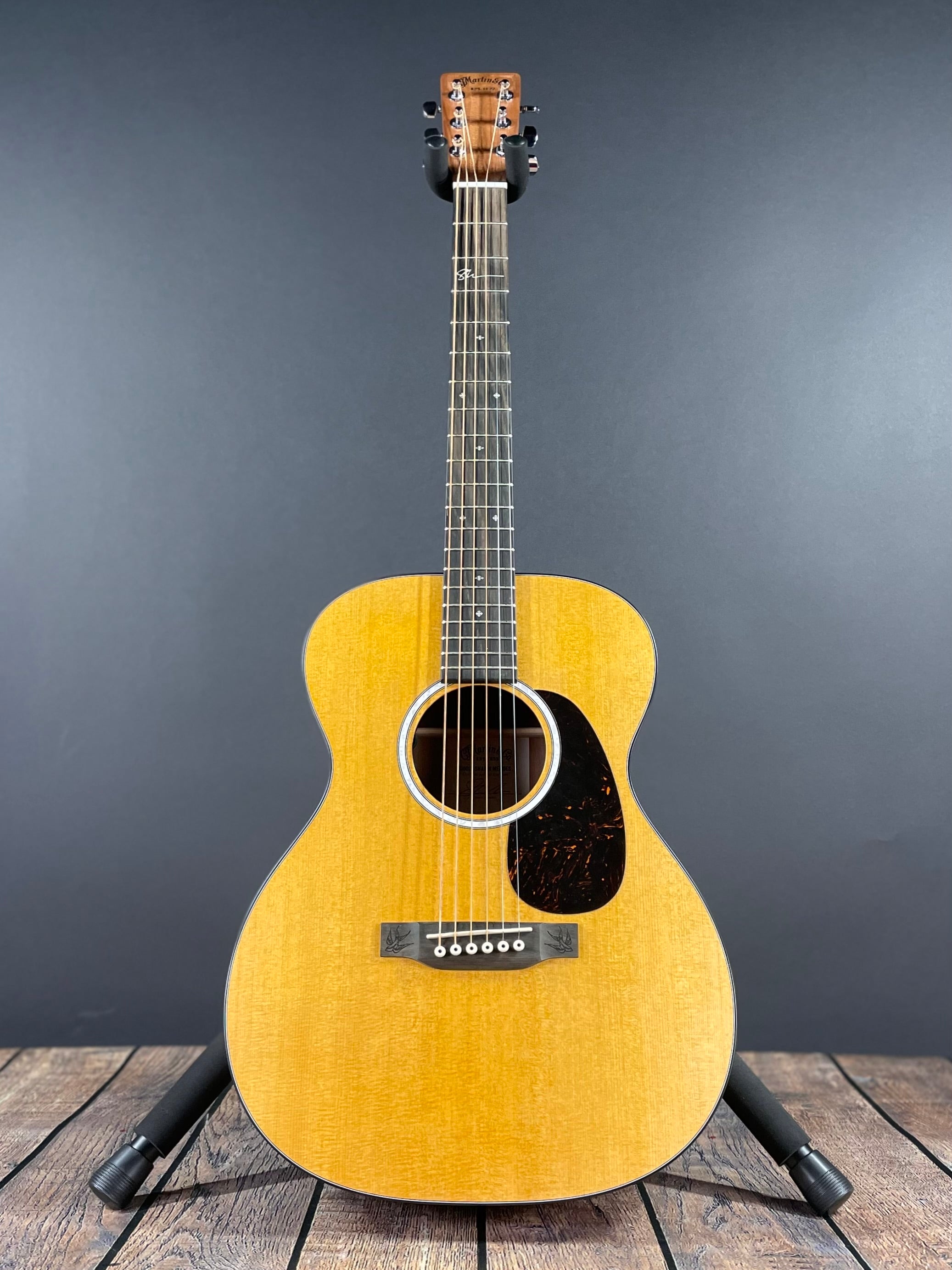 Martin 000JR-10E Shawn Mendes w/Soft Case - Natural - Metronome Music Inc.