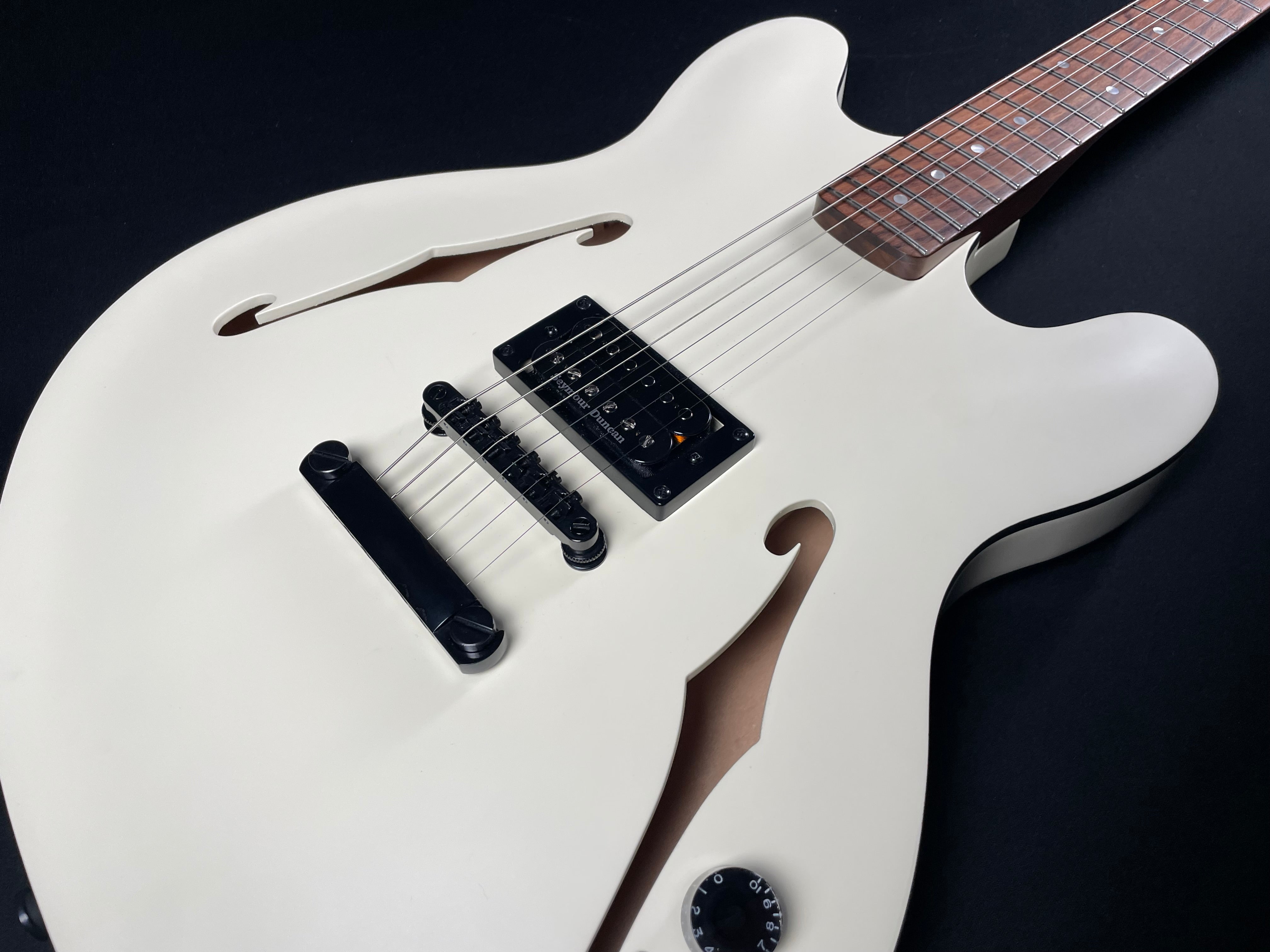 Fender Tom DeLonge Starcaster - Satin Olympic White (MINT) - Metronome Music Inc.