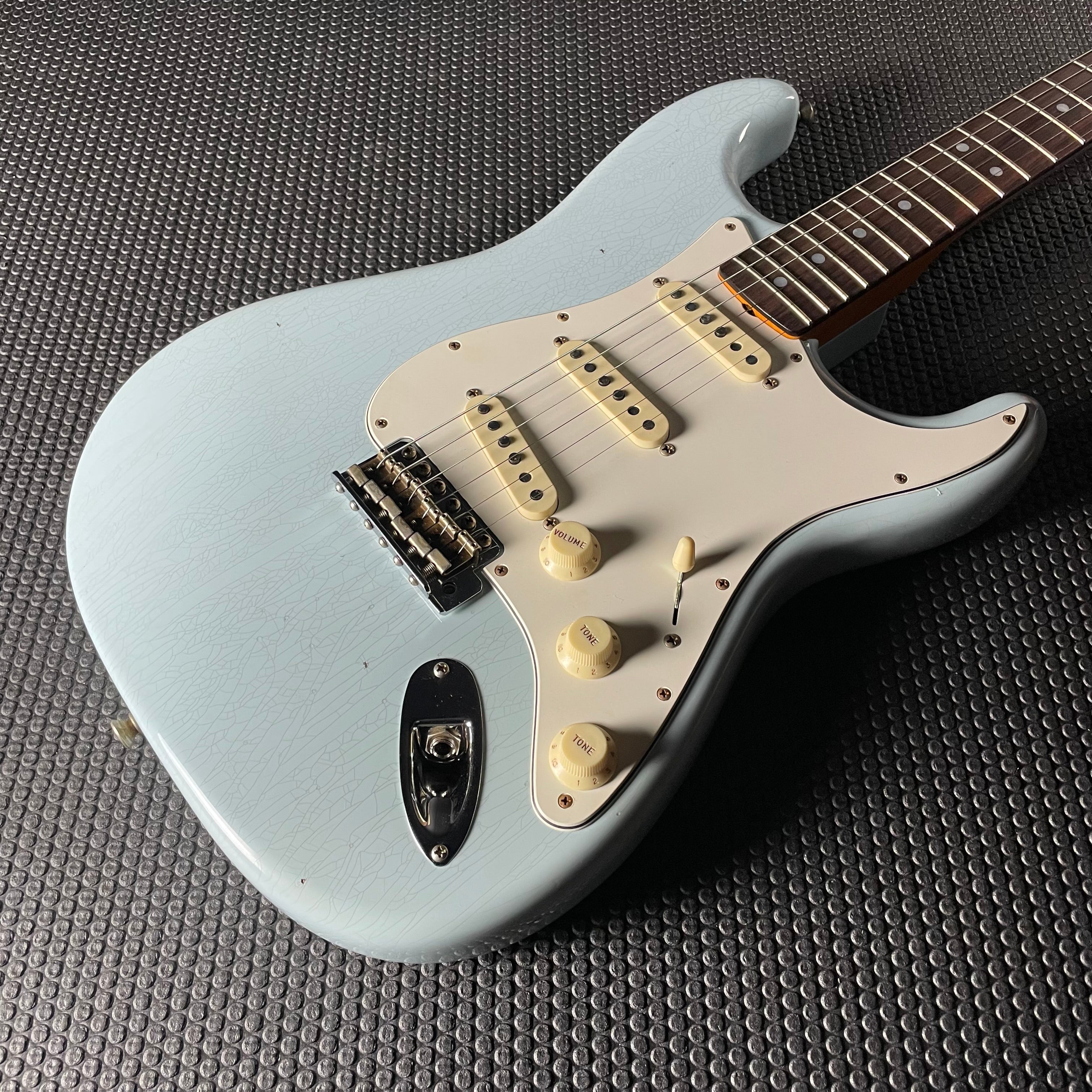 Fender Custom Shop LTD 1964 Stratocaster, Journeyman- Aged Sonic Blue - Metronome Music Inc.