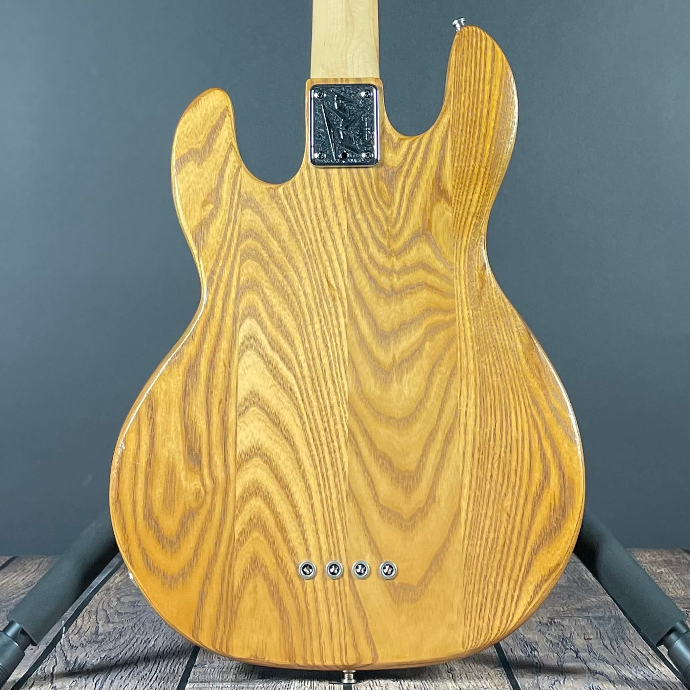 Peavy T-40 Bass Guitar w/OHSC (1982) - Metronome Music Inc.